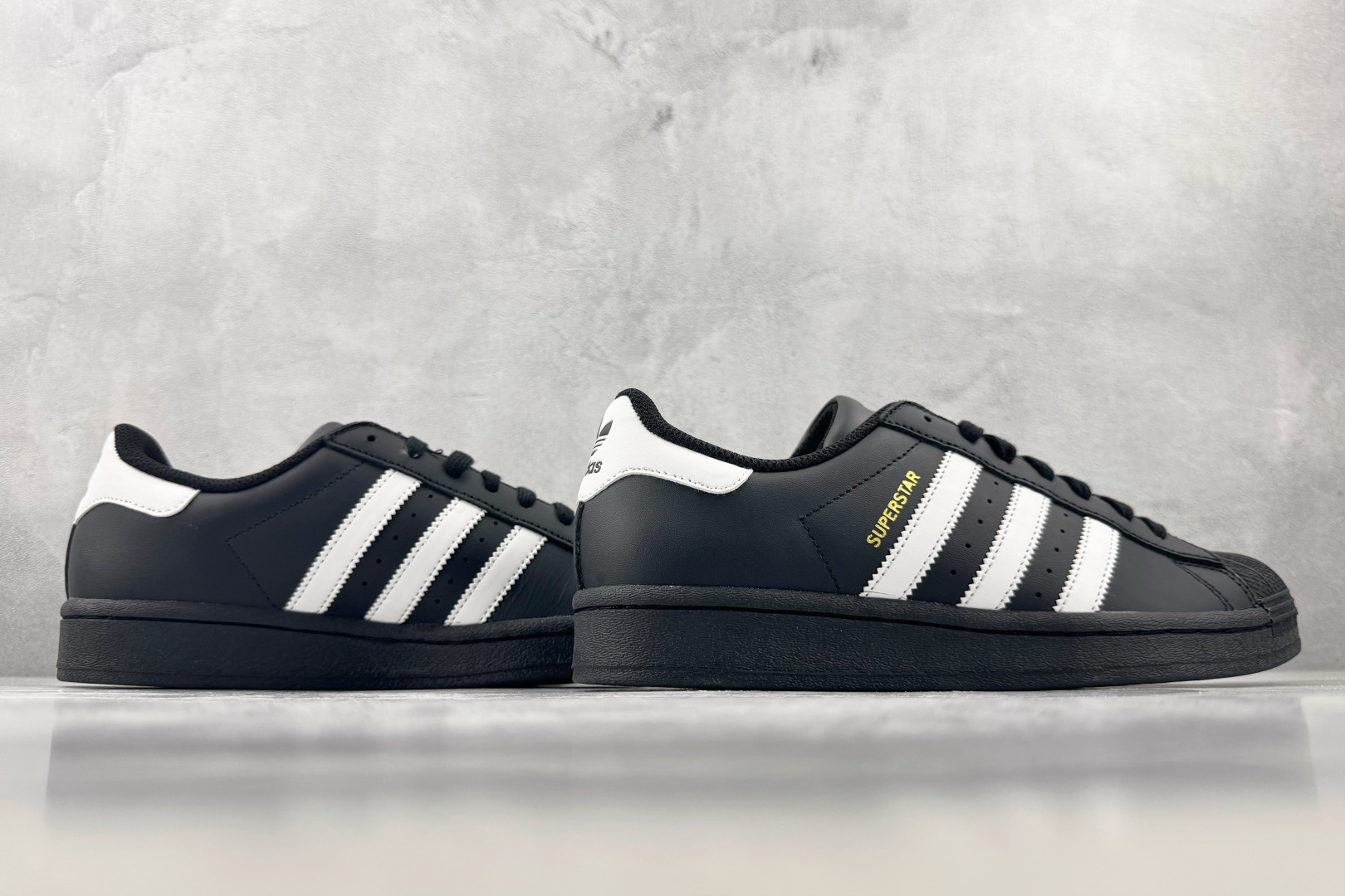 GOD神版 完美还原 正确版本 adidas originals SUPERSTAR 黑白 货号：EG4959 尺码：3