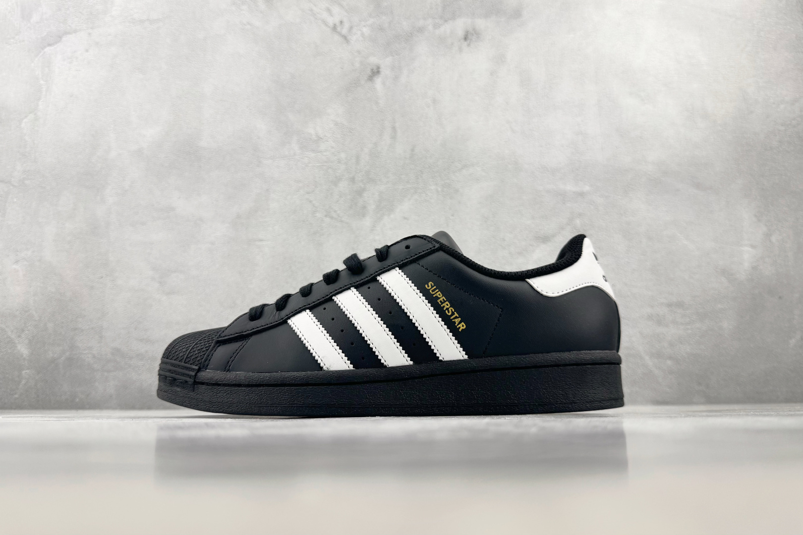 GOD神版 完美还原 正确版本 adidas originals SUPERSTAR 黑白 货号：EG4959 尺码：3