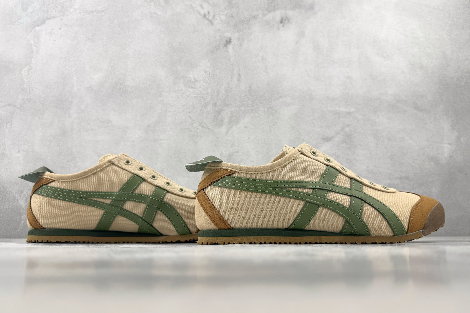OT 头层  Onitsuka Tiger鬼塚虎 MEXICO 66 绿色 货号：DL408 1785 尺码：35 36