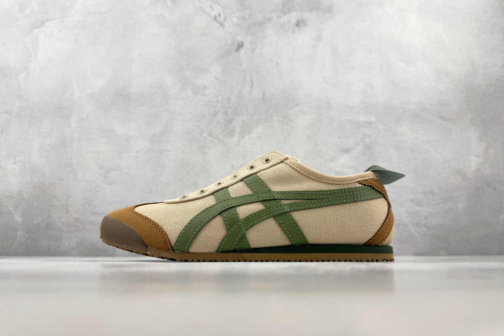 OT 头层  Onitsuka Tiger鬼塚虎 MEXICO 66 绿色 货号：DL408 1785 尺码：35 36