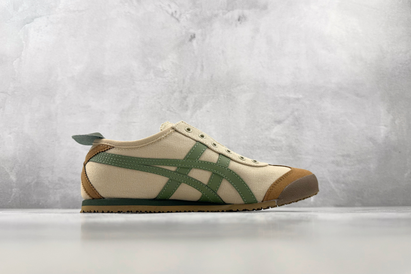 OT 头层  Onitsuka Tiger鬼塚虎 MEXICO 66 绿色 货号：DL408 1785 尺码：35 36