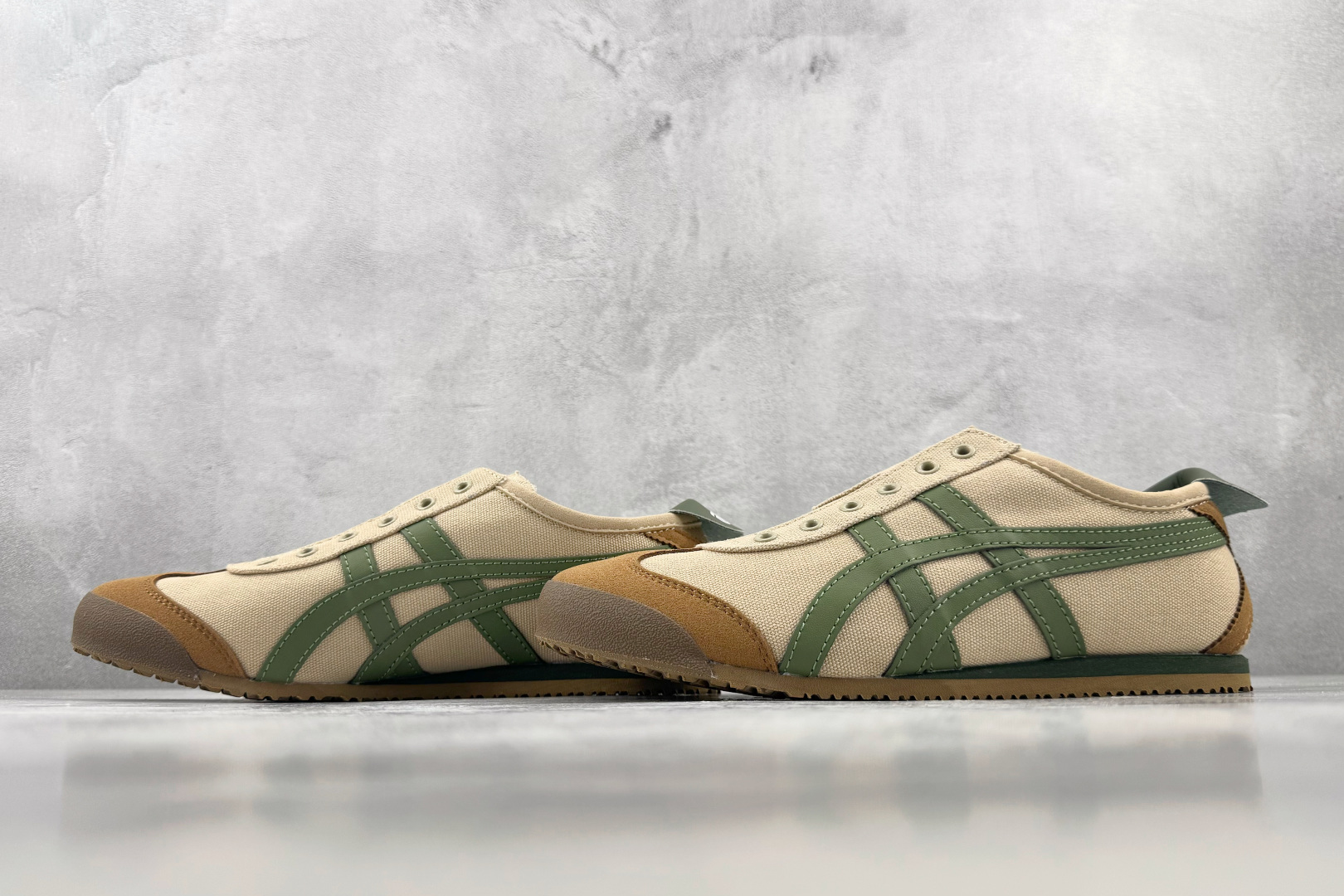 OT 头层  Onitsuka Tiger鬼塚虎 MEXICO 66 绿色 货号：DL408 1785 尺码：35 36