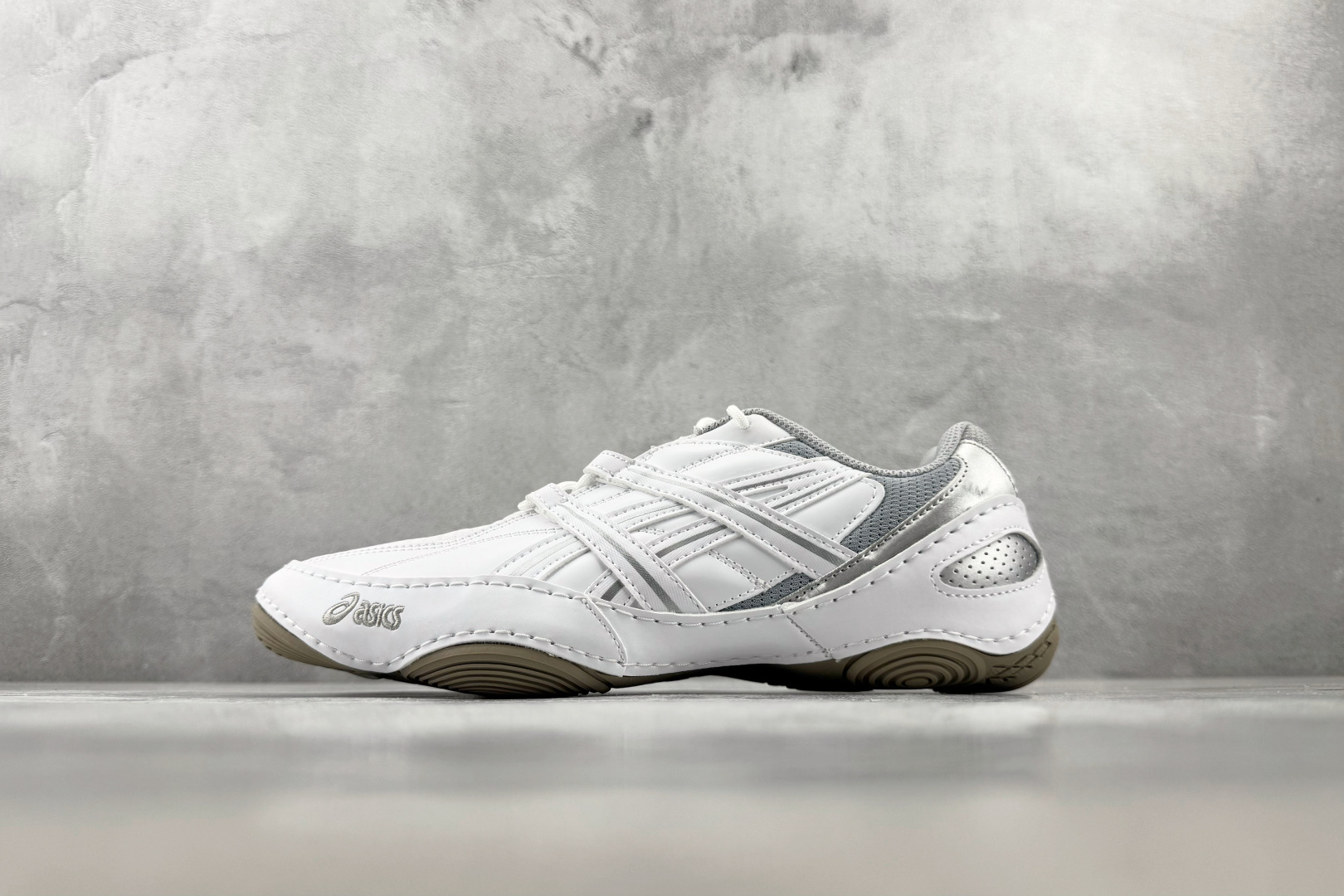 Top ASICS Hypersync 灰白 货号：1203A879-101 尺码：36 36.5 37.5 38 38