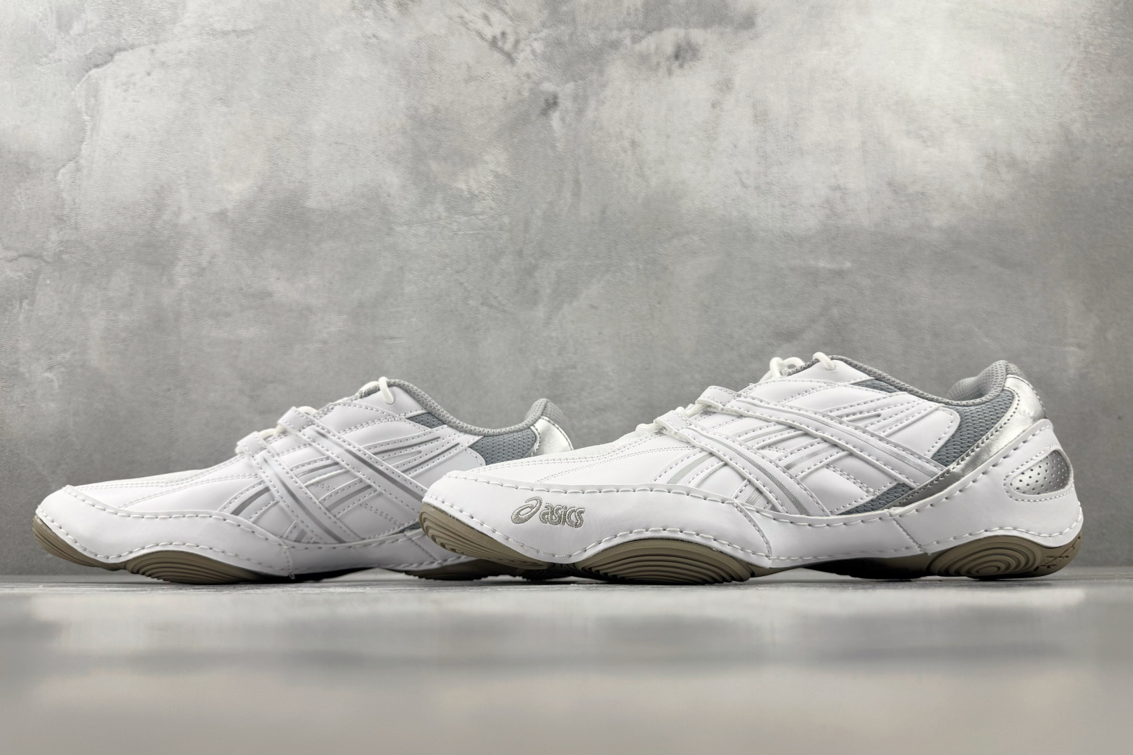 Top ASICS Hypersync 灰白 货号：1203A879-101 尺码：36 36.5 37.5 38 38