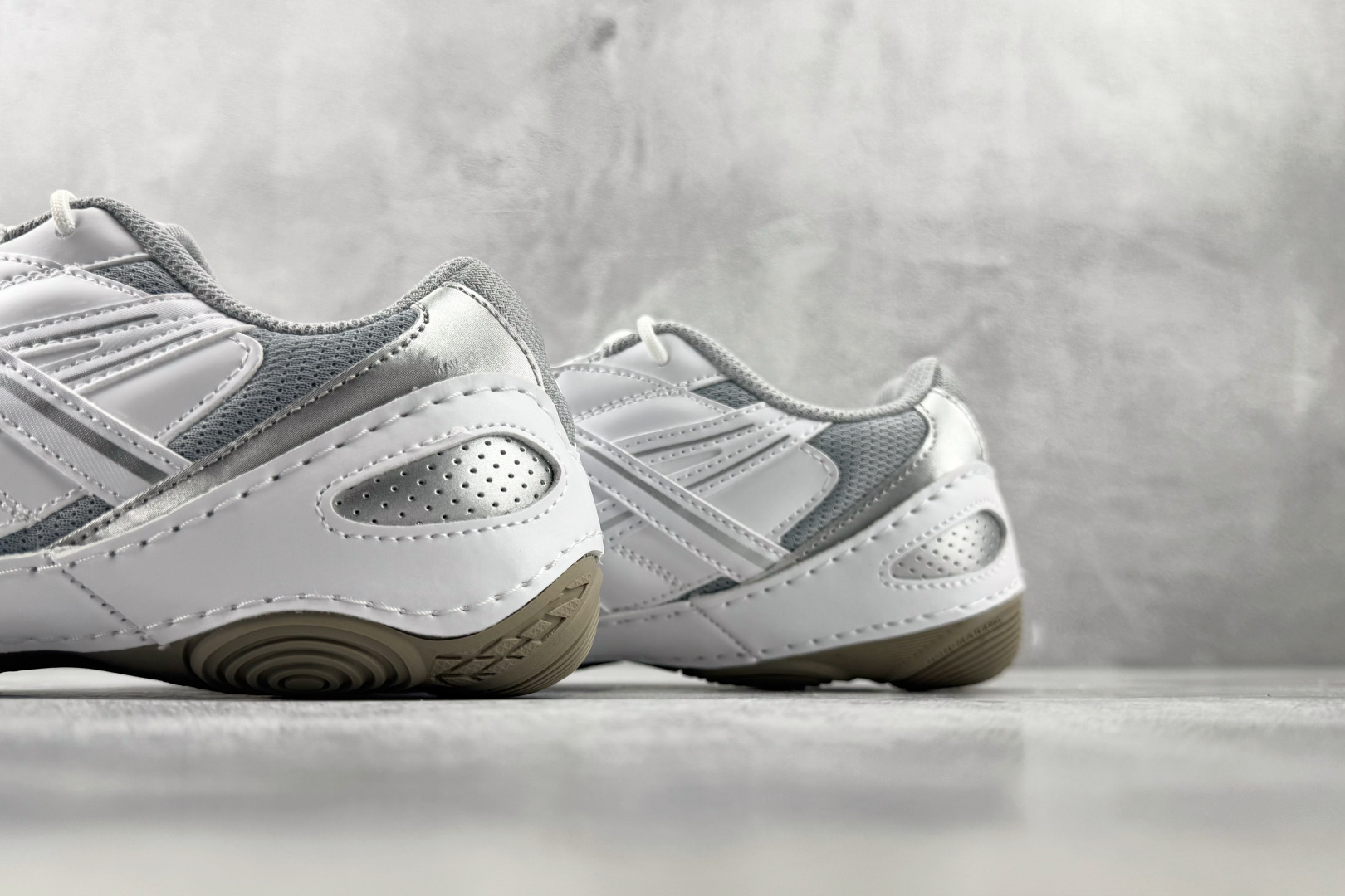 Top ASICS Hypersync 灰白 货号：1203A879-101 尺码：36 36.5 37.5 38 38