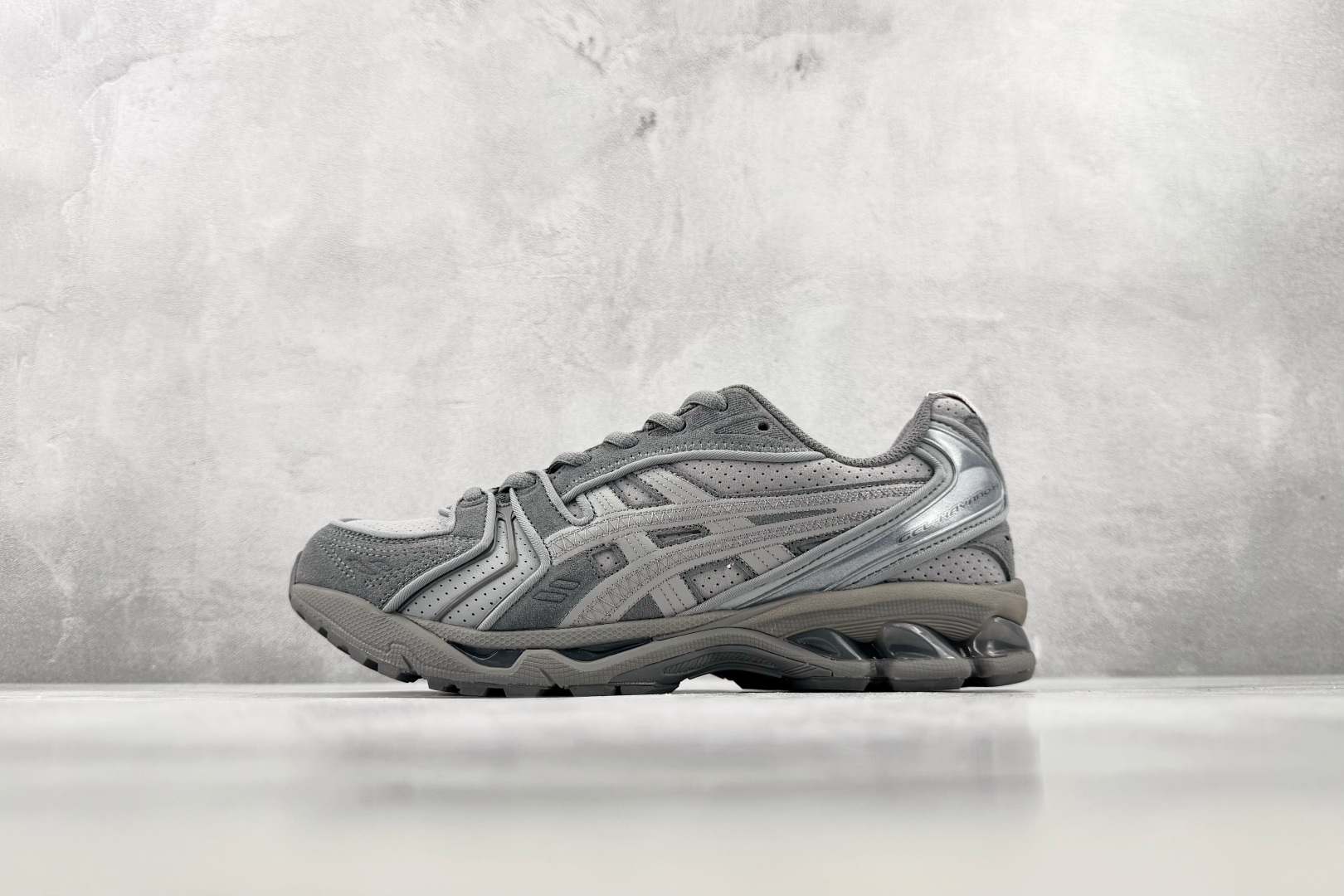 M 版 THOM BROWNE汤姆·布朗 × ASICS Gel-Kayano 14 联名款 中灰色 货号：UFC001