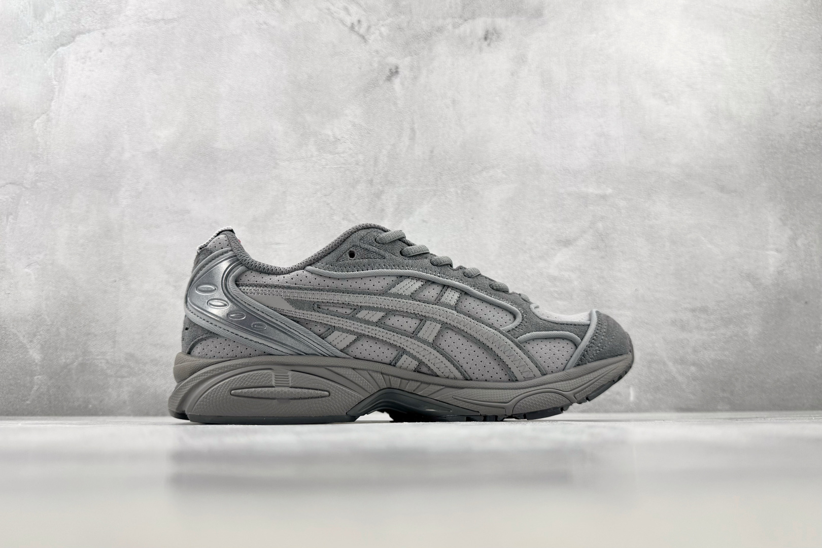 M 版 THOM BROWNE汤姆·布朗 × ASICS Gel-Kayano 14 联名款 中灰色 货号:UFC001 M 版 THOM BROWNE汤姆·布朗 × ASICS Gel-Kayano 14 联名款 中灰色 货号:UFC001
