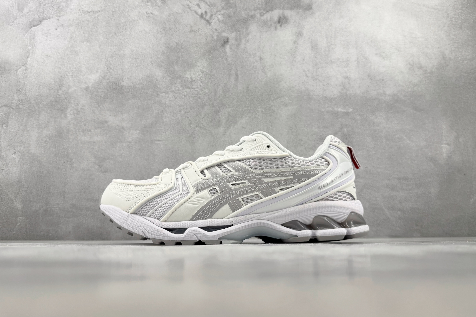 M 版 THOM BROWNE汤姆·布朗 × ASICS Gel-Kayano 14 联名款 白色 货号：UFC001B