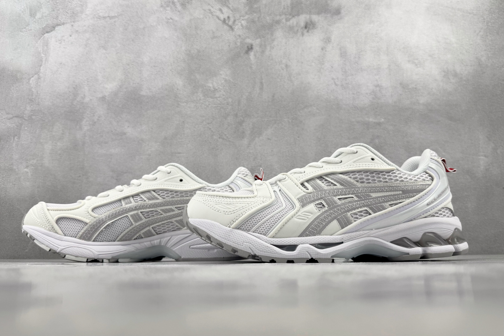 M 版 THOM BROWNE汤姆·布朗 × ASICS Gel-Kayano 14 联名款 白色 货号:UFC001B M 版 THOM BROWNE汤姆·布朗 × ASICS Gel-Kayano 14 联名款 白色 货号:UFC001B