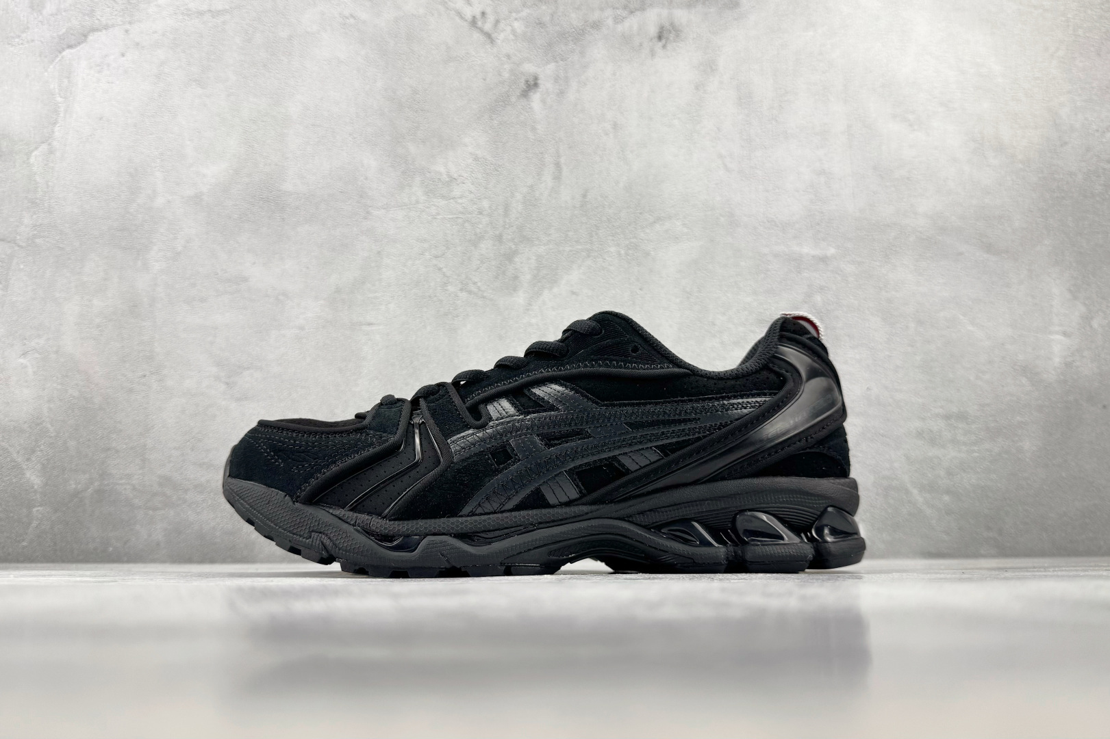 M 版 THOM BROWNE汤姆·布朗 × ASICS Gel-Kayano 14 联名款 黑色 货号：UFC001B