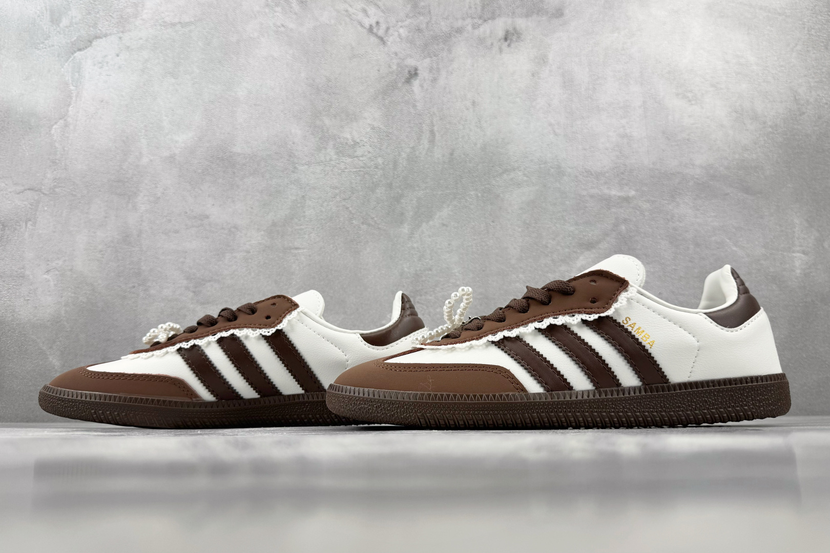 R版 出口订单 adidas originals Samba Lace & Pearls 棕色 货号:KZ8359 尺码 R版 出口订单 adidas originals Samba Lace & Pearls 棕色 货号:KZ8359 尺码