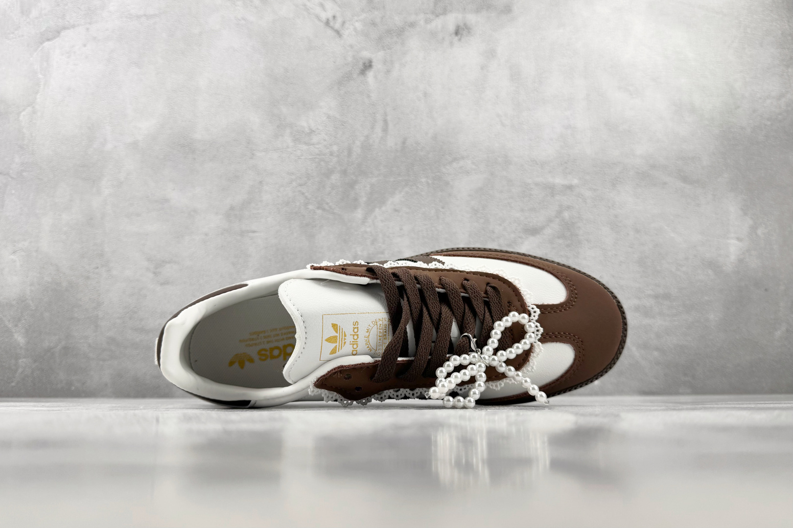 R版 出口订单 adidas originals Samba Lace & Pearls 棕色 货号:KZ8359 尺码 R版 出口订单 adidas originals Samba Lace & Pearls 棕色 货号:KZ8359 尺码