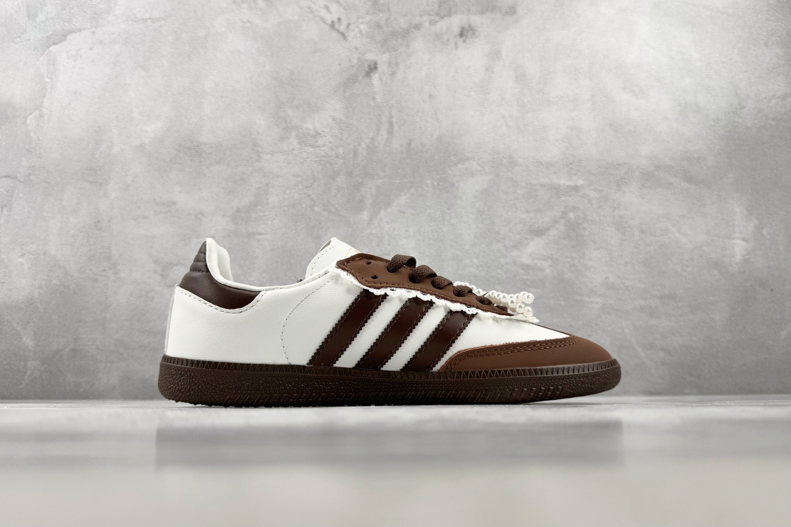 R版 出口订单 adidas originals Samba Lace & Pearls 棕色 货号:KZ8359 尺码 R版 出口订单 adidas originals Samba Lace & Pearls 棕色 货号:KZ8359 尺码