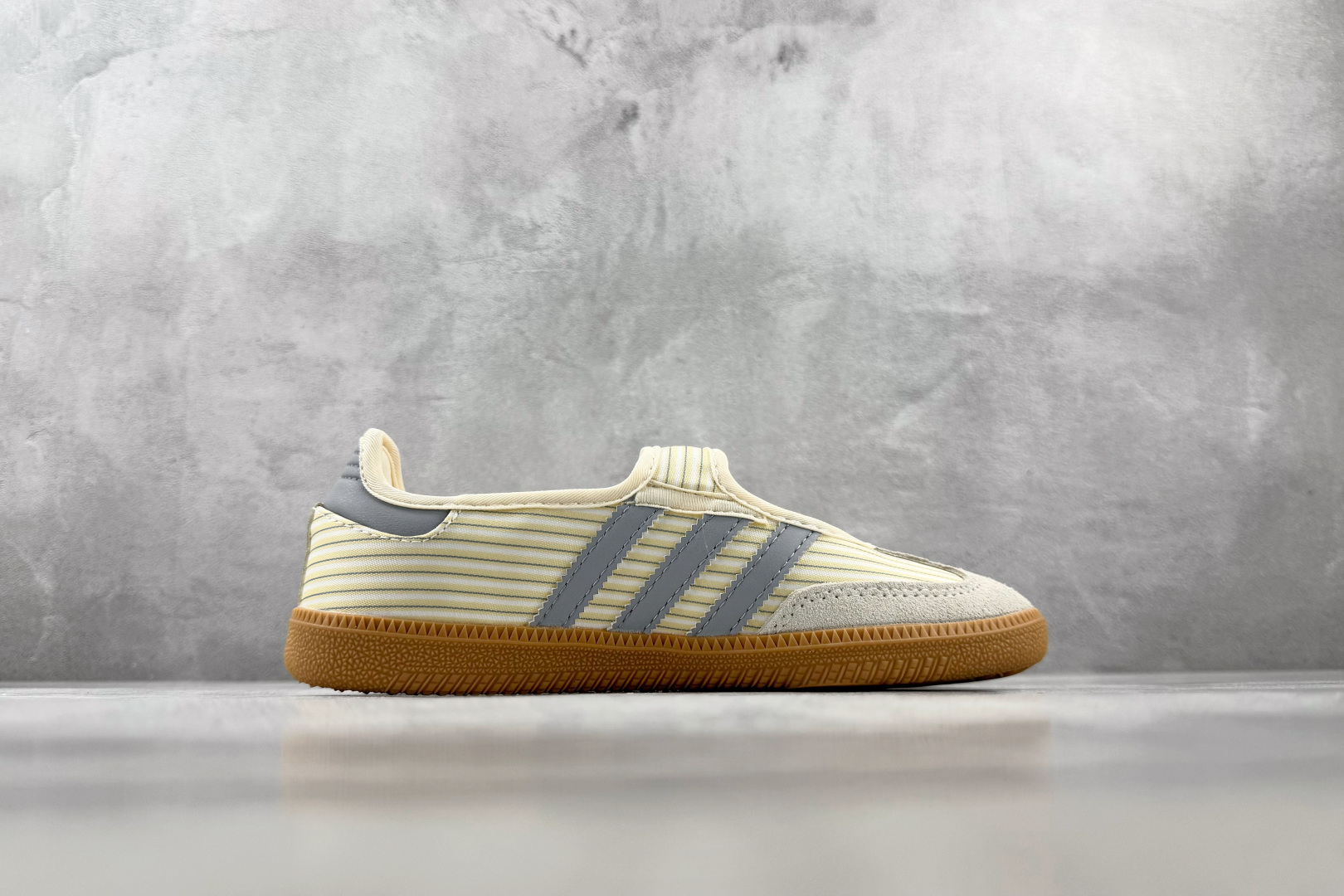 R版 出口订单 adidas originals Samba Jane 乳白蓝 货号：KH7834 尺码：35.5 36