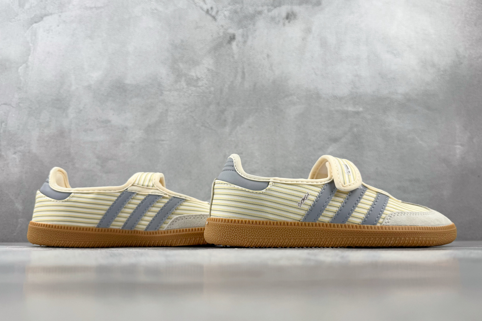 R版 出口订单 adidas originals Samba Jane 乳白蓝 货号：KH7834 尺码：35.5 36