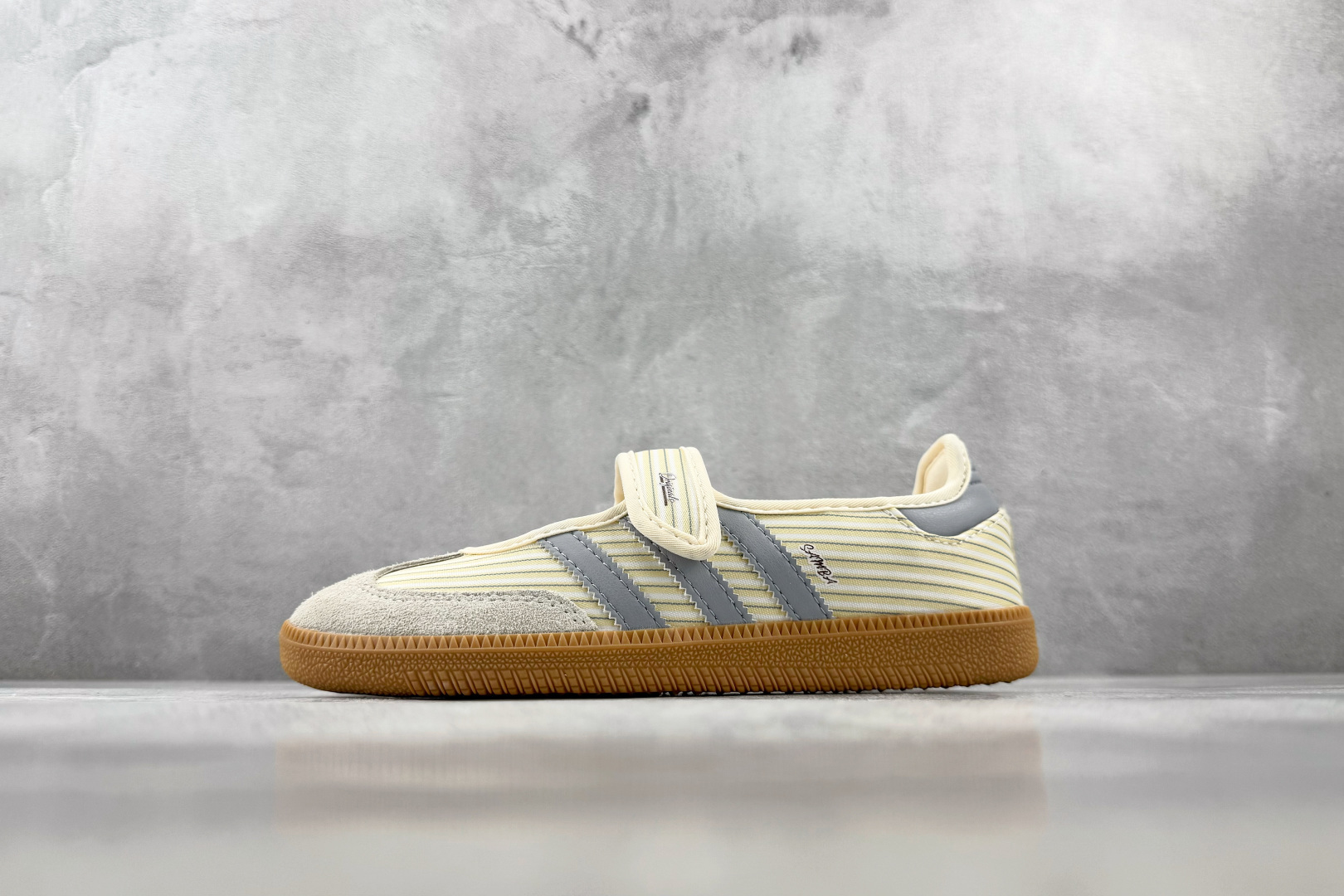 R版 出口订单 adidas originals Samba Jane 乳白蓝 货号：KH7834 尺码：35.5 36