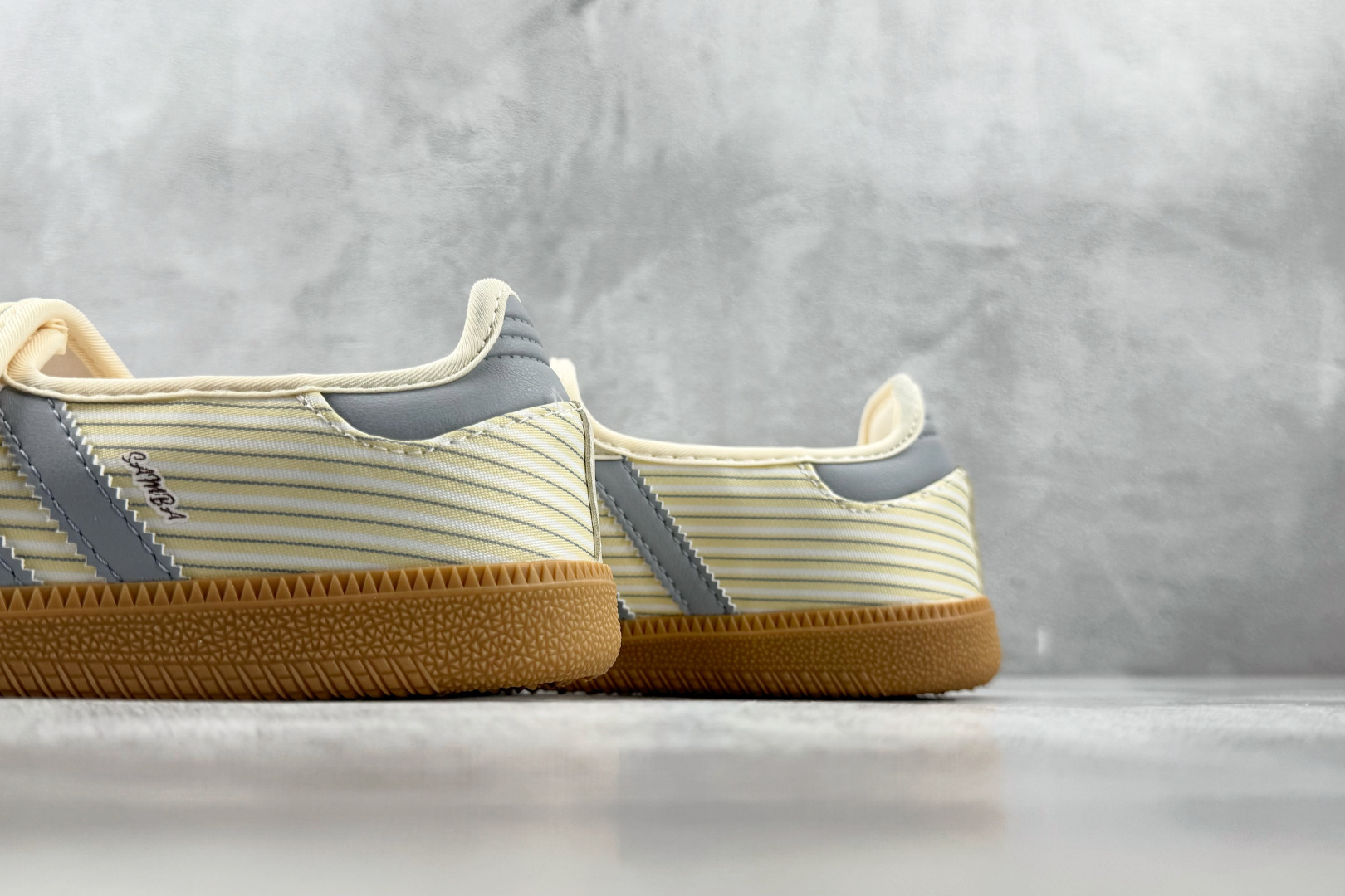 R版 出口订单 adidas originals Samba Jane 乳白蓝 货号：KH7834 尺码：35.5 36