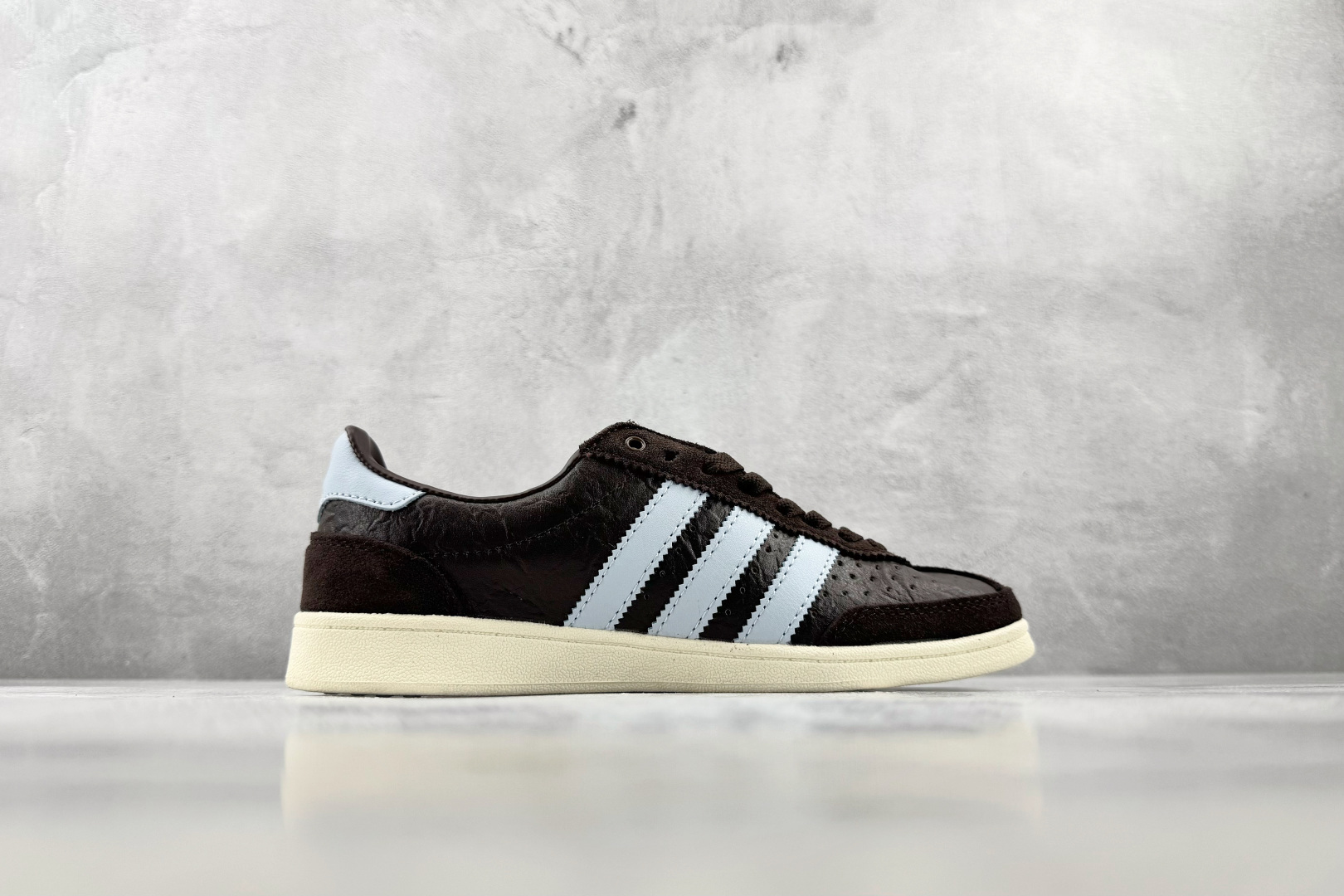 R版 出口订单 adidas originals JAPAN SQ 棕蓝 货号:KI2703 尺码:35.5 36 36 R版 出口订单 adidas originals JAPAN SQ 棕蓝 货号:KI2703 尺码:35.5 36 36