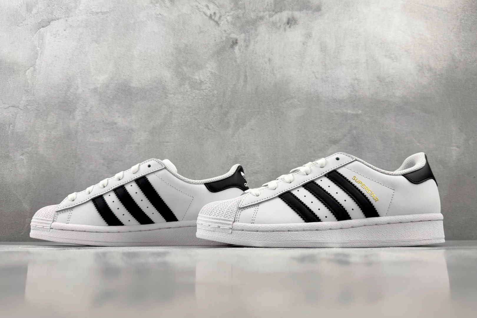 完美还原 正确版本 adidas originals SUPERSTAR 白黑 货号:EG4958 尺码:35.5 36 完美还原 正确版本 adidas originals SUPERSTAR 白黑 货号:EG4958 尺码:35.5 36