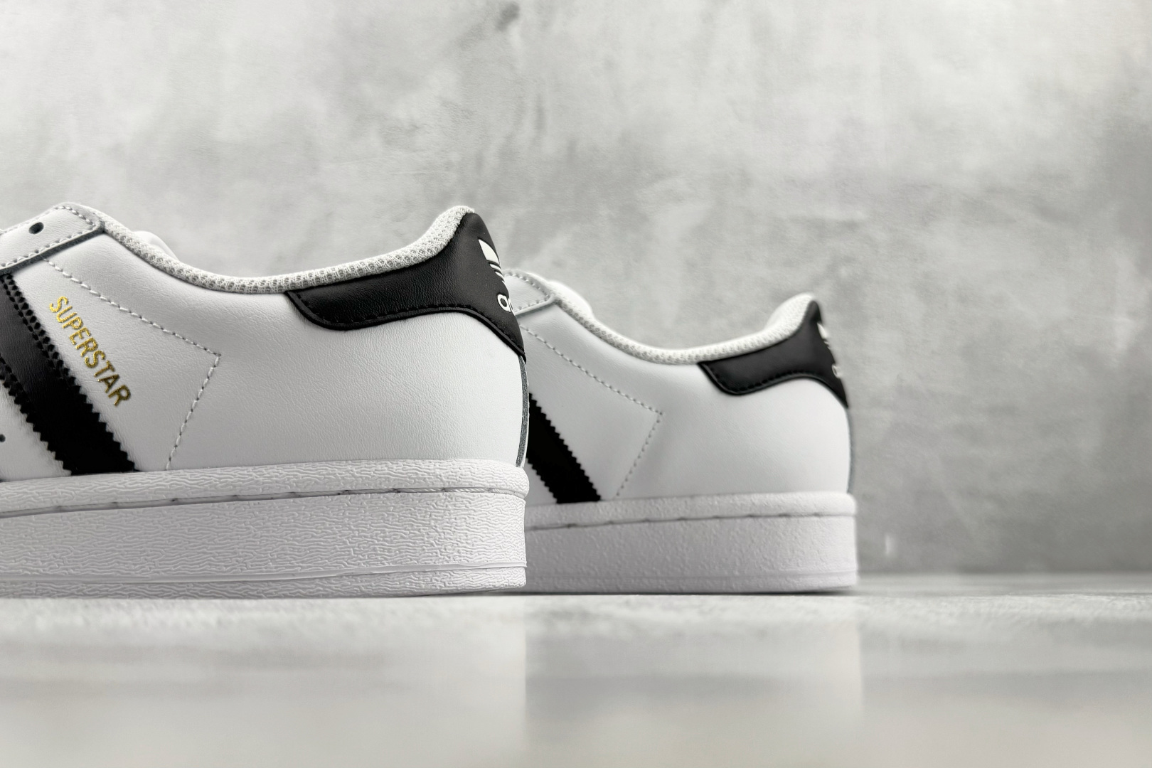 完美还原 正确版本 adidas originals SUPERSTAR 白黑 货号:EG4958 尺码:35.5 36 完美还原 正确版本 adidas originals SUPERSTAR 白黑 货号:EG4958 尺码:35.5 36