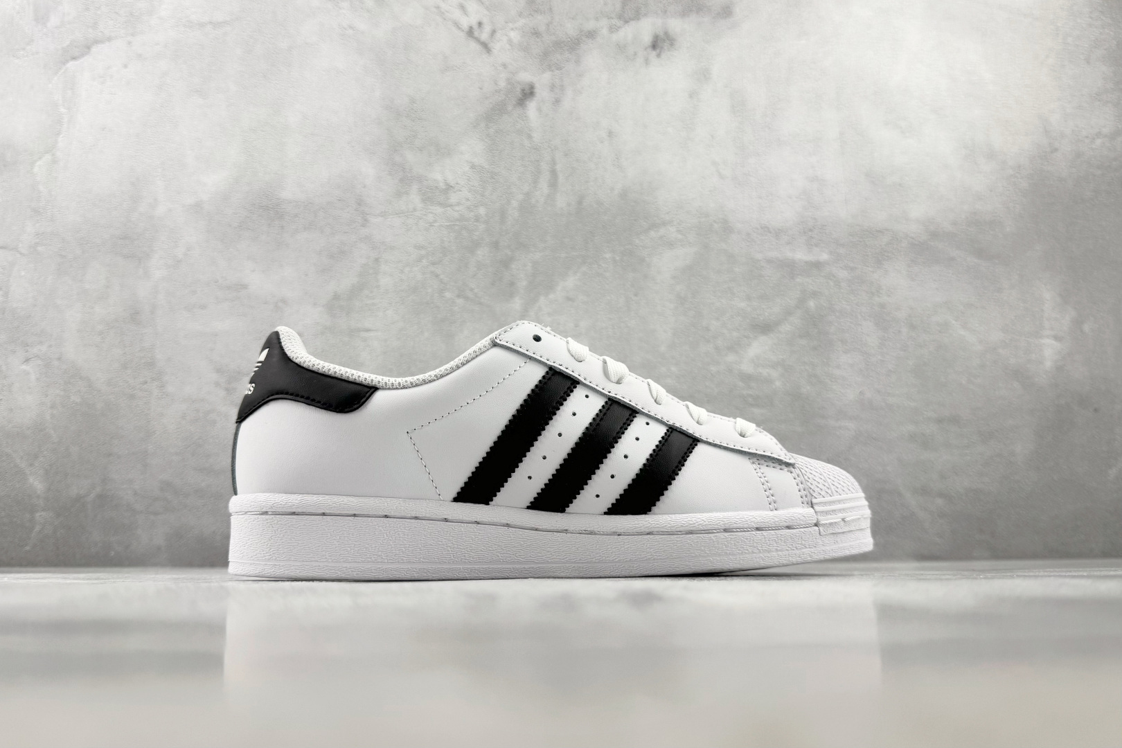 完美还原 正确版本 adidas originals SUPERSTAR 白黑 货号:EG4958 尺码:35.5 36 完美还原 正确版本 adidas originals SUPERSTAR 白黑 货号:EG4958 尺码:35.5 36