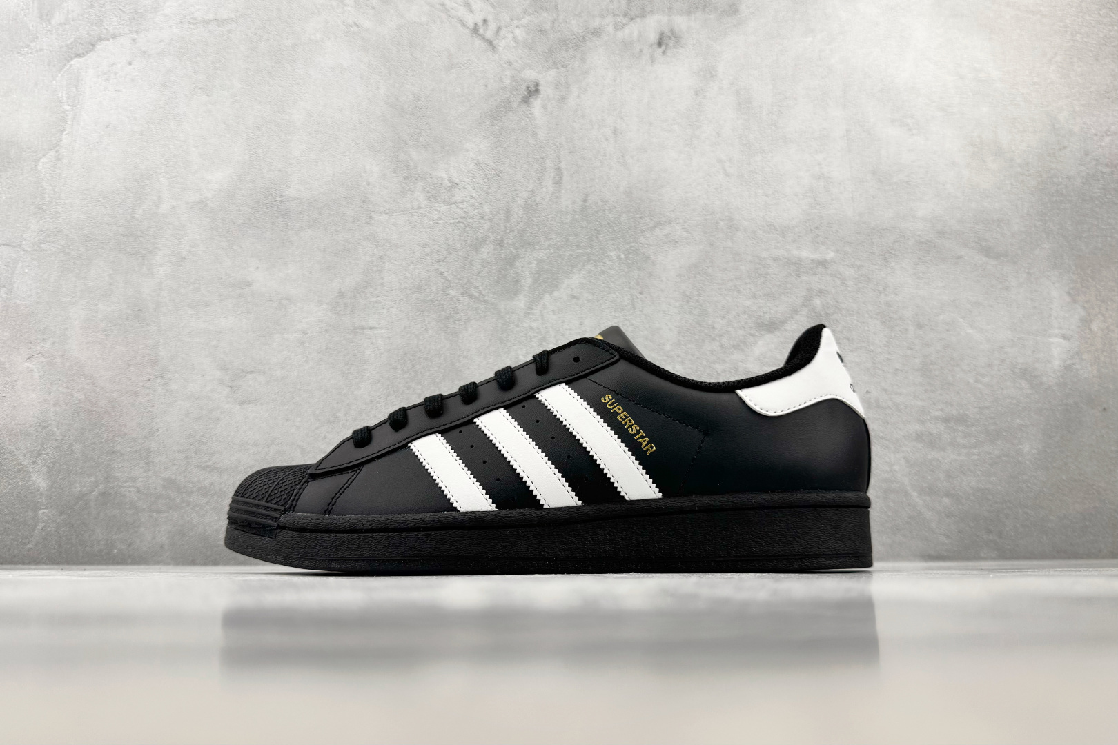 完美还原 正确版本 adidas originals SUPERSTAR 黑白 货号：EG4959 尺码：35.5 36