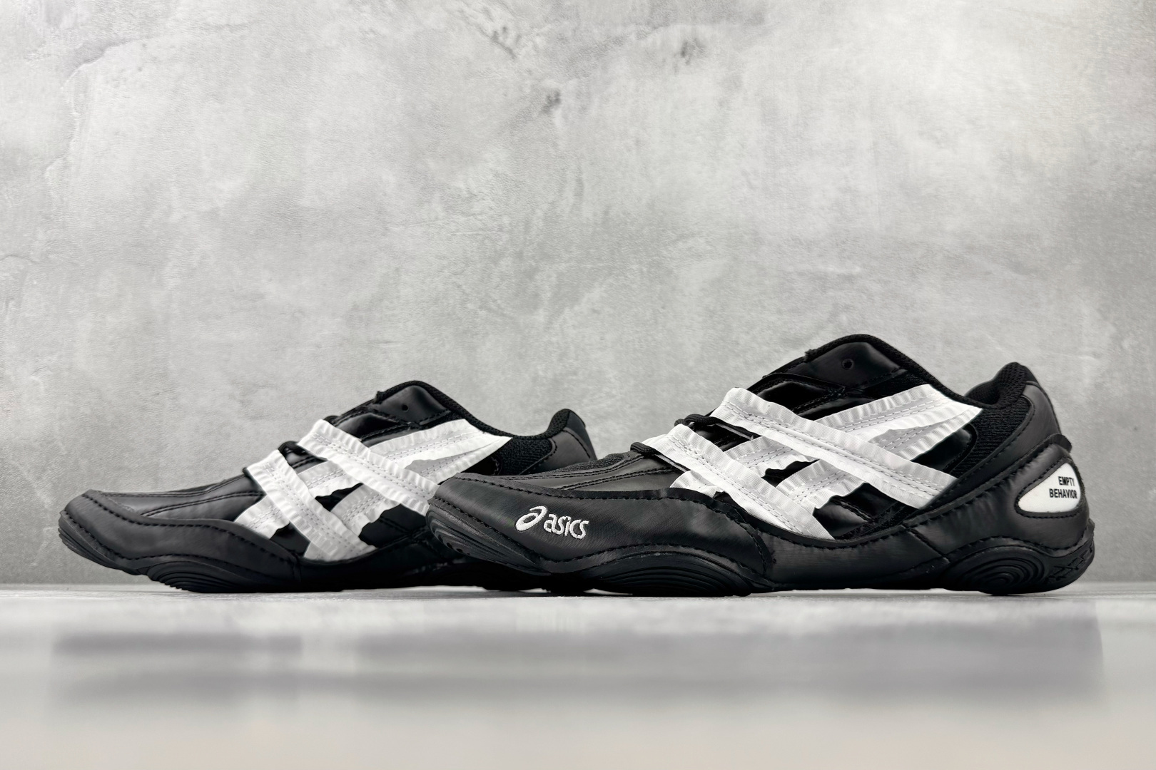 F 版 ASICS Hypersync 黑白花边 货号:1203A879 尺码:36 36.5 37 38.5 39 4 F 版 ASICS Hypersync 黑白花边 货号:1203A879 尺码:36 36.5 37 38.5 39 4