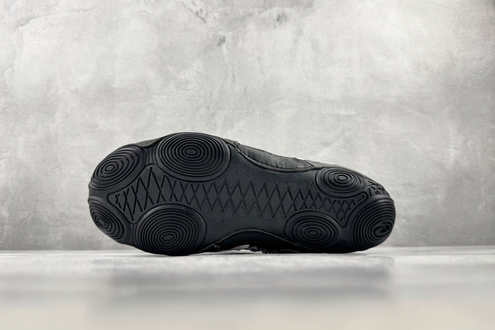 F 版 ASICS Hypersync 黑白花边 货号:1203A879 尺码:36 36.5 37 38.5 39 4 F 版 ASICS Hypersync 黑白花边 货号:1203A879 尺码:36 36.5 37 38.5 39 4