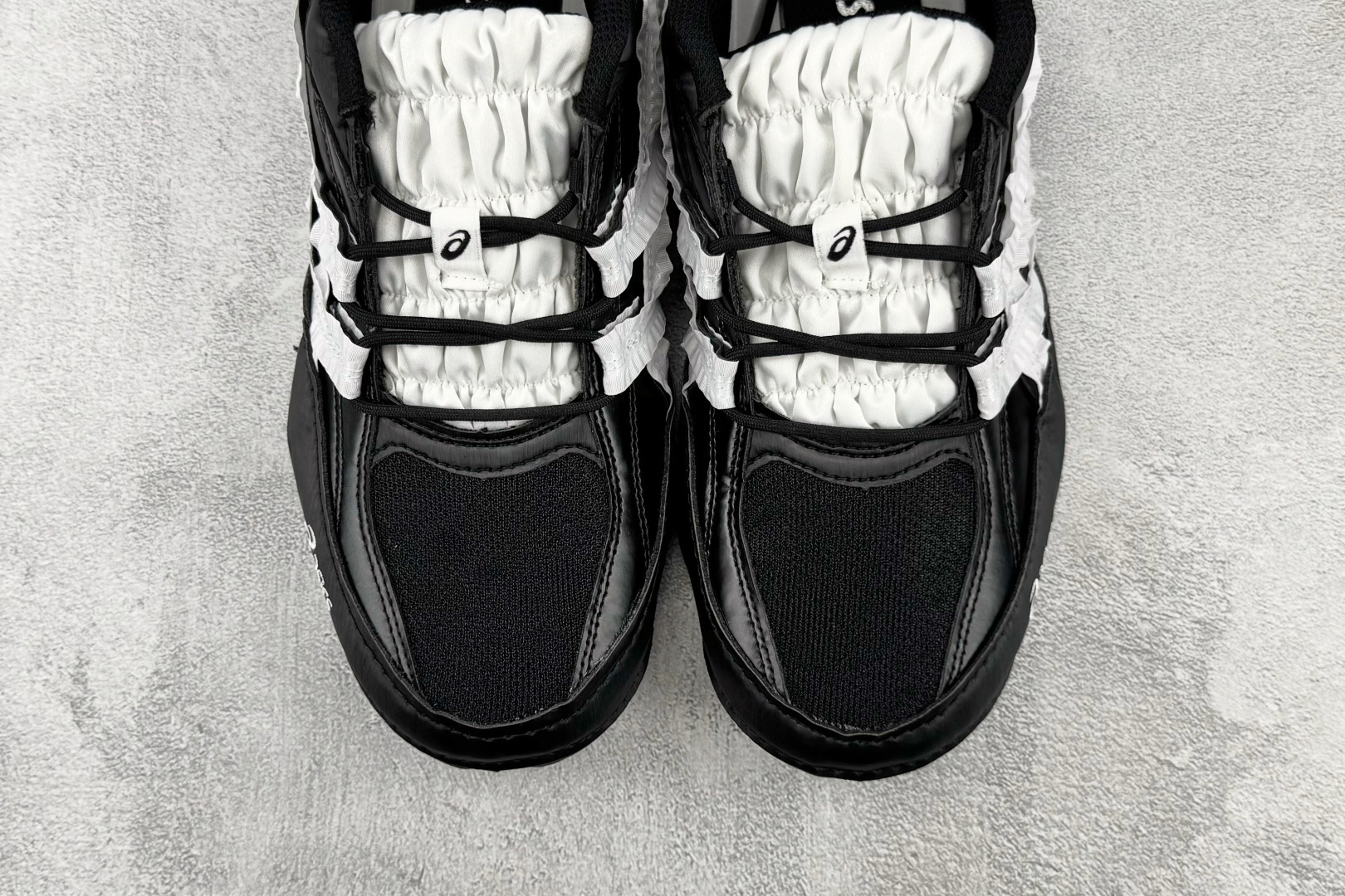 F 版 ASICS Hypersync 黑白花边 货号:1203A879 尺码:36 36.5 37 38.5 39 4 F 版 ASICS Hypersync 黑白花边 货号:1203A879 尺码:36 36.5 37 38.5 39 4