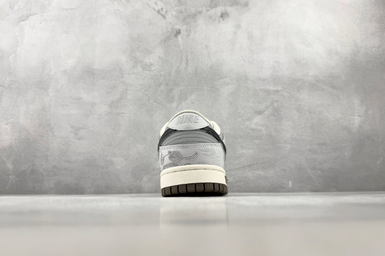 YC Nike Dunk 墨池韵 灰黑 货号：IQ1118 220 尺码：40 40.5 41 42 42.5 43 4