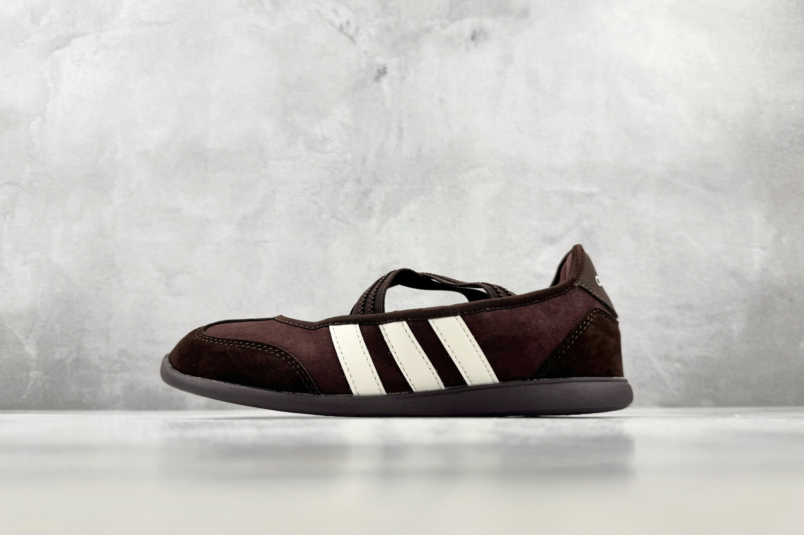 R 版出口订单 adidas BARREDA 暗影棕 货号：KJ2255 尺码：35.5 36 36.5 37.5 38