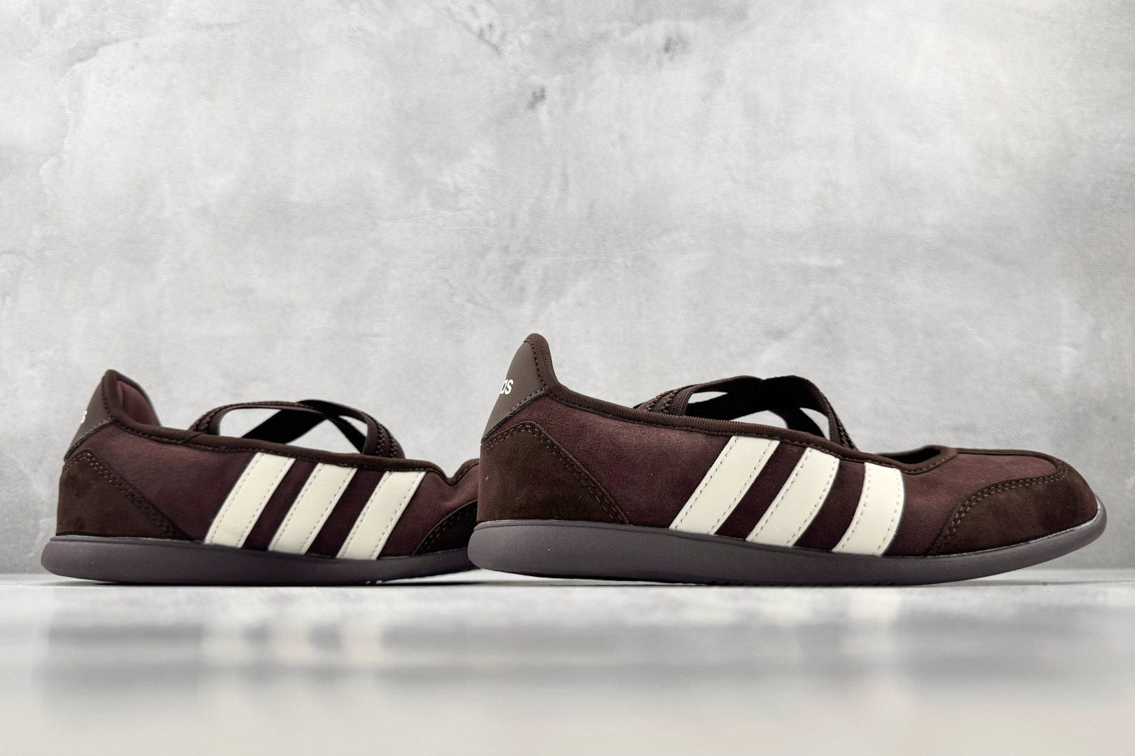 R 版出口订单 adidas BARREDA 暗影棕 货号:KJ2255 尺码:35.5 36 36.5 37.5 38 R 版出口订单 adidas BARREDA 暗影棕 货号:KJ2255 尺码:35.5 36 36.5 37.5 38