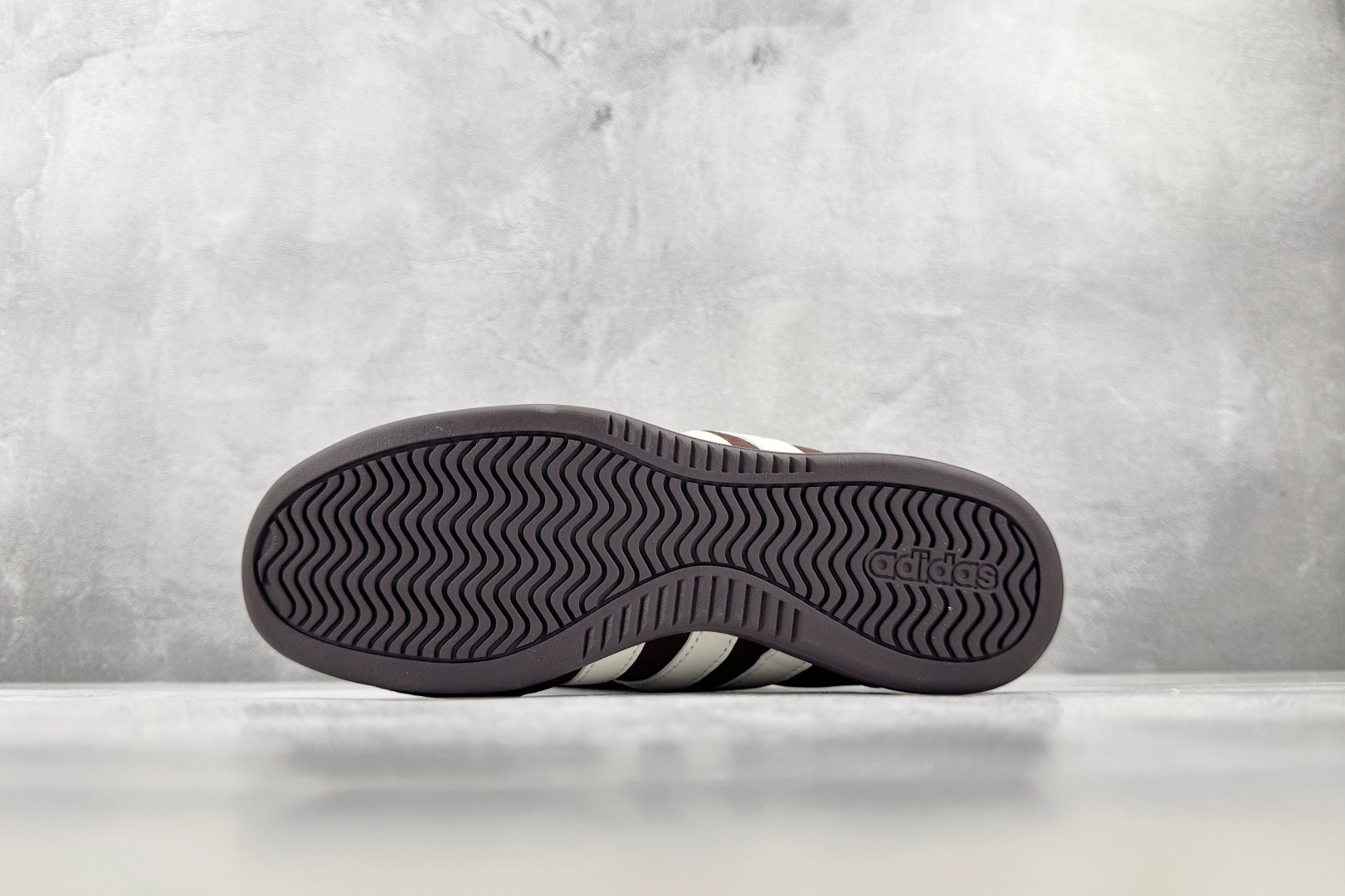 R 版出口订单 adidas BARREDA 暗影棕 货号:KJ2255 尺码:35.5 36 36.5 37.5 38 R 版出口订单 adidas BARREDA 暗影棕 货号:KJ2255 尺码:35.5 36 36.5 37.5 38