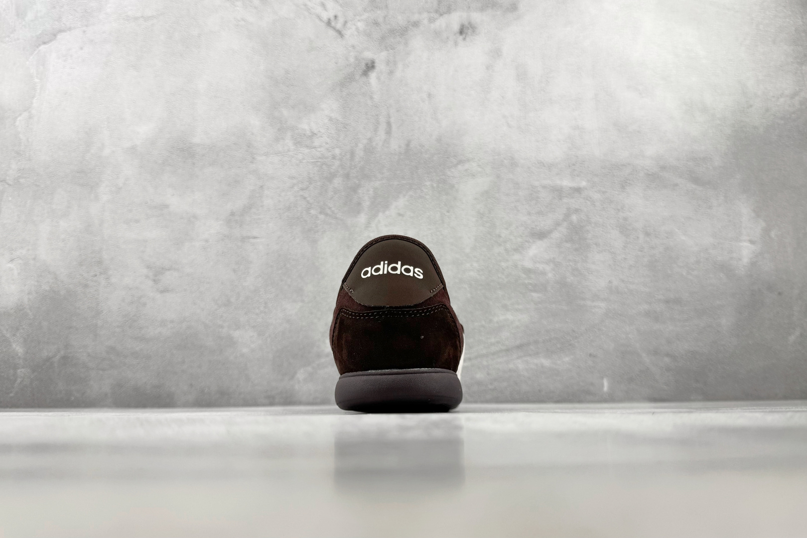 R 版出口订单 adidas BARREDA 暗影棕 货号:KJ2255 尺码:35.5 36 36.5 37.5 38 R 版出口订单 adidas BARREDA 暗影棕 货号:KJ2255 尺码:35.5 36 36.5 37.5 38
