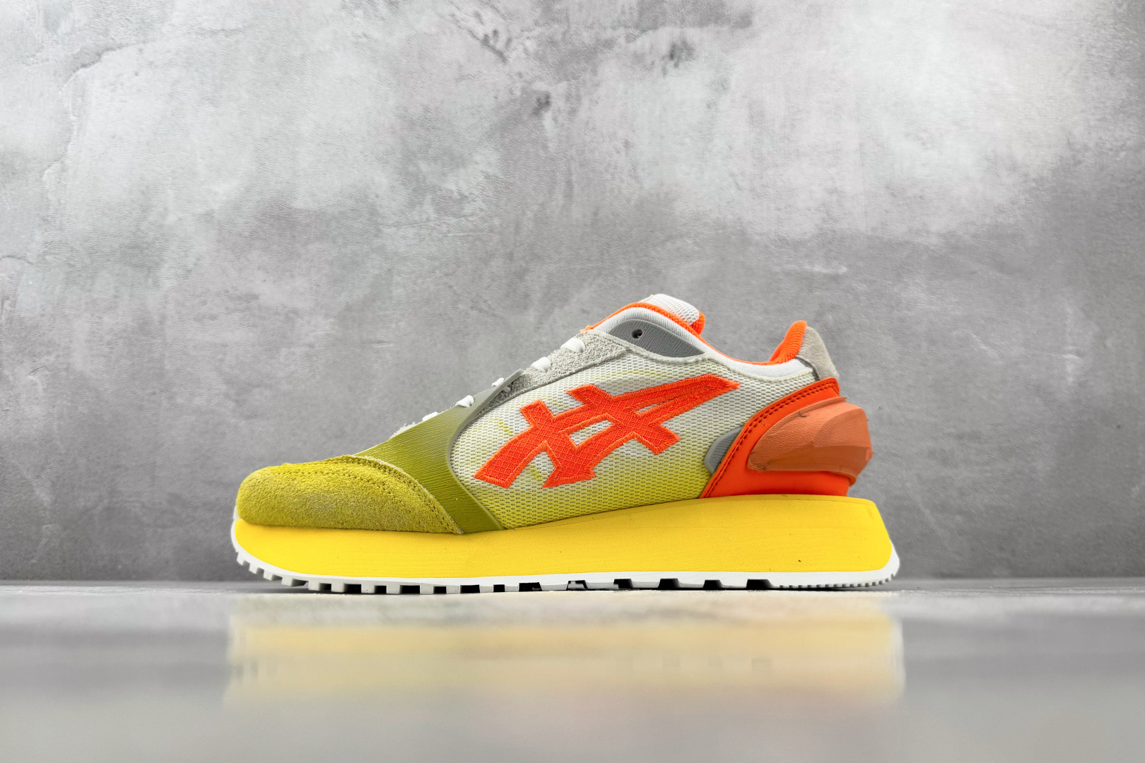 SC 渠道特供 Onitsuka Tiger鬼塚虎 MoageMoage Co 亮黄色 货号：1183B555-101 