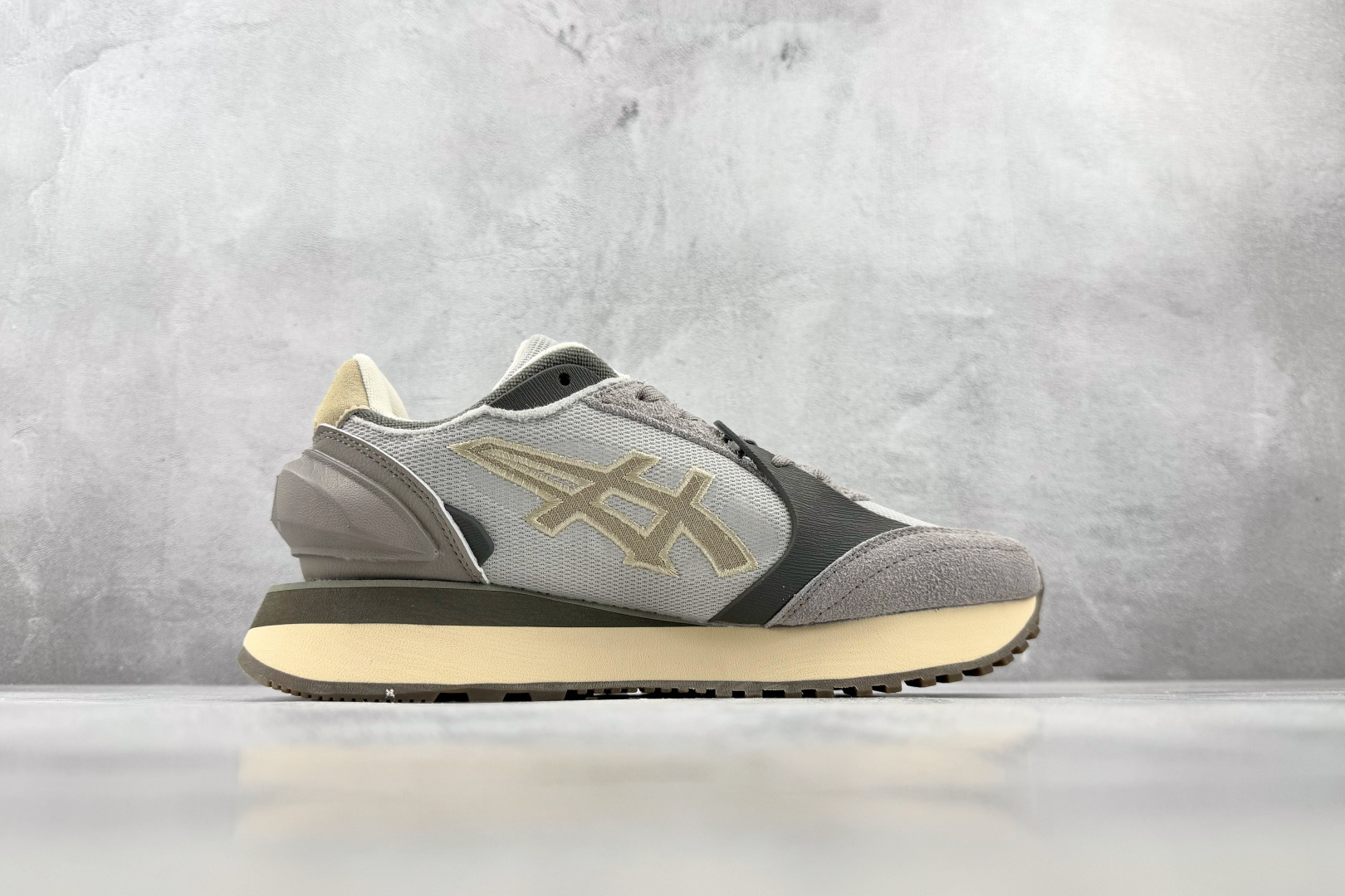 SC 渠道特供 Onitsuka Tiger鬼塚虎 MoageMoage Co 绿色 货号：1183B555-020 尺