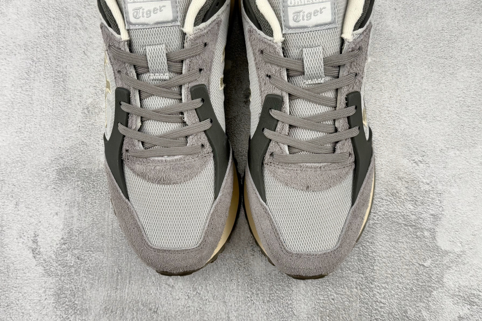 SC 渠道特供 Onitsuka Tiger鬼塚虎 MoageMoage Co 绿色 货号：1183B555-020 尺