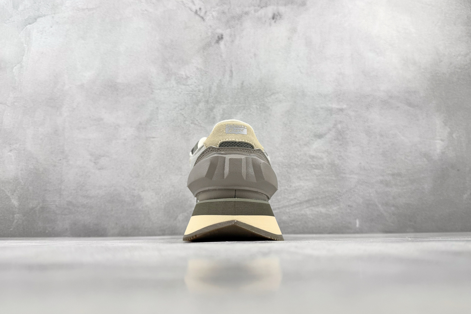 SC 渠道特供 Onitsuka Tiger鬼塚虎 MoageMoage Co 绿色 货号：1183B555-020 尺