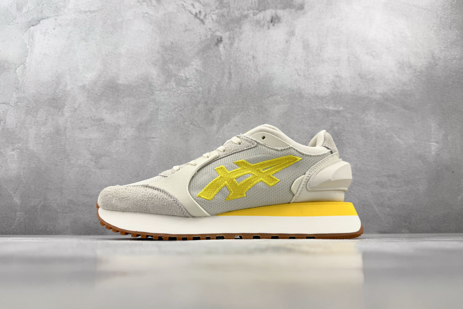 SC  渠道特供  Onitsuka Tiger鬼塚虎 MoageMoage Co 米黄色 货号：1183B555-25