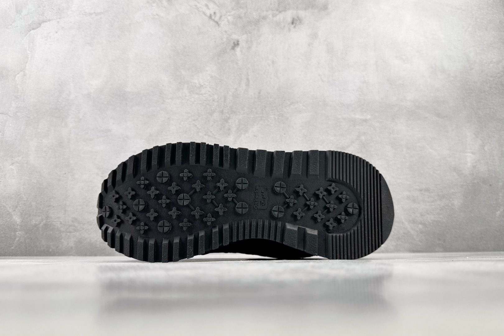 SC 渠道特供 Onitsuka Tiger鬼塚虎 MoageMoage Co 黑色 货号：1183C438-001 尺