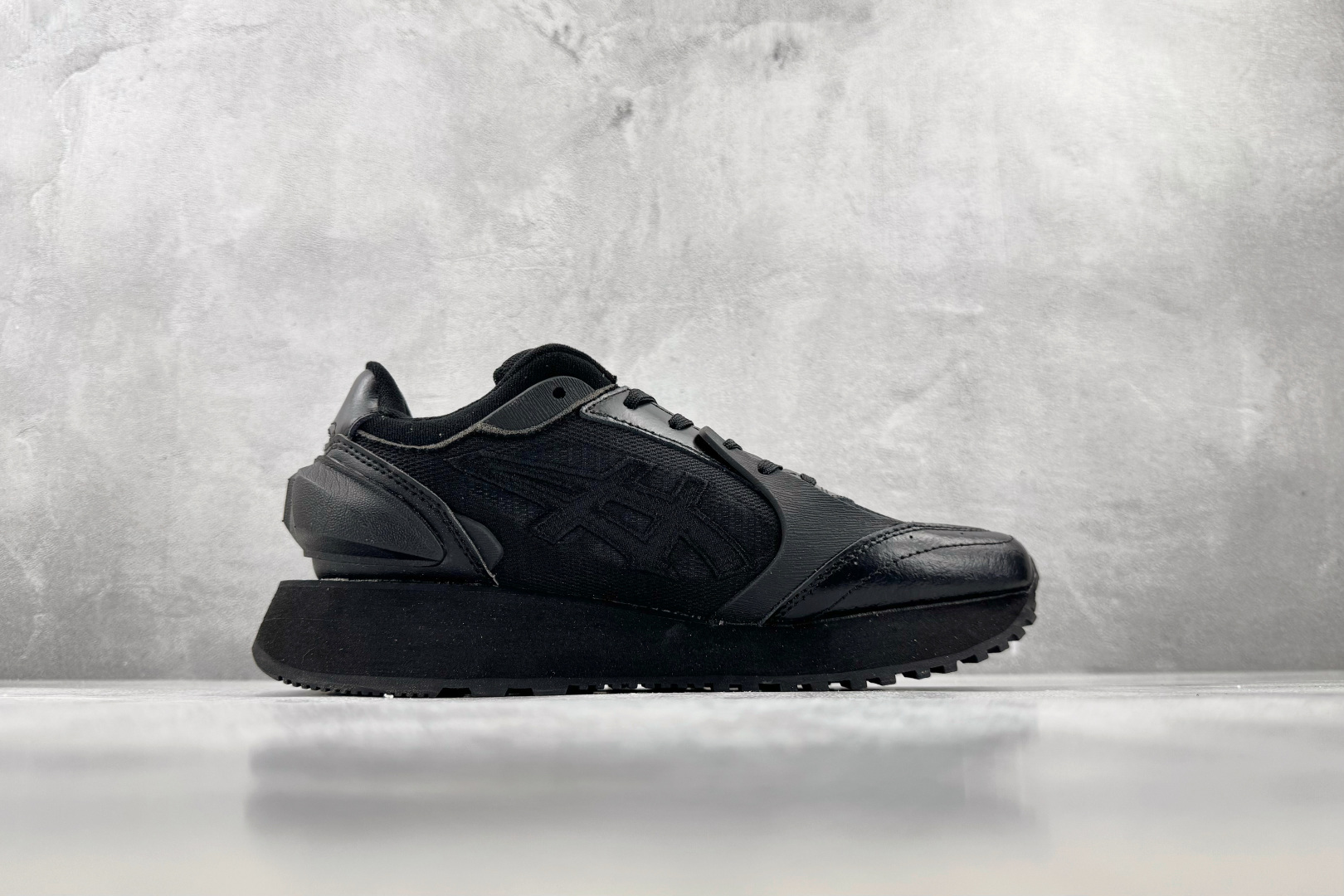 SC 渠道特供 Onitsuka Tiger鬼塚虎 MoageMoage Co 黑色 货号：1183C438-001 尺