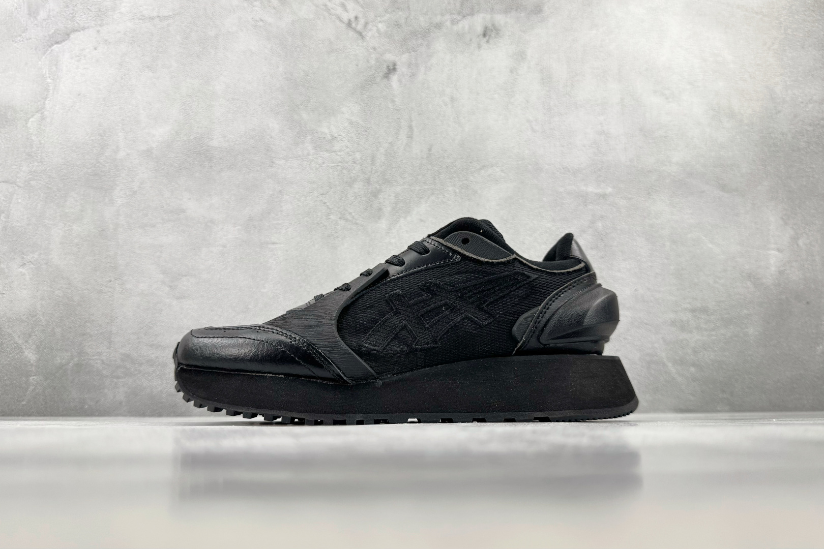 SC 渠道特供 Onitsuka Tiger鬼塚虎 MoageMoage Co 黑色 货号：1183C438-001 尺