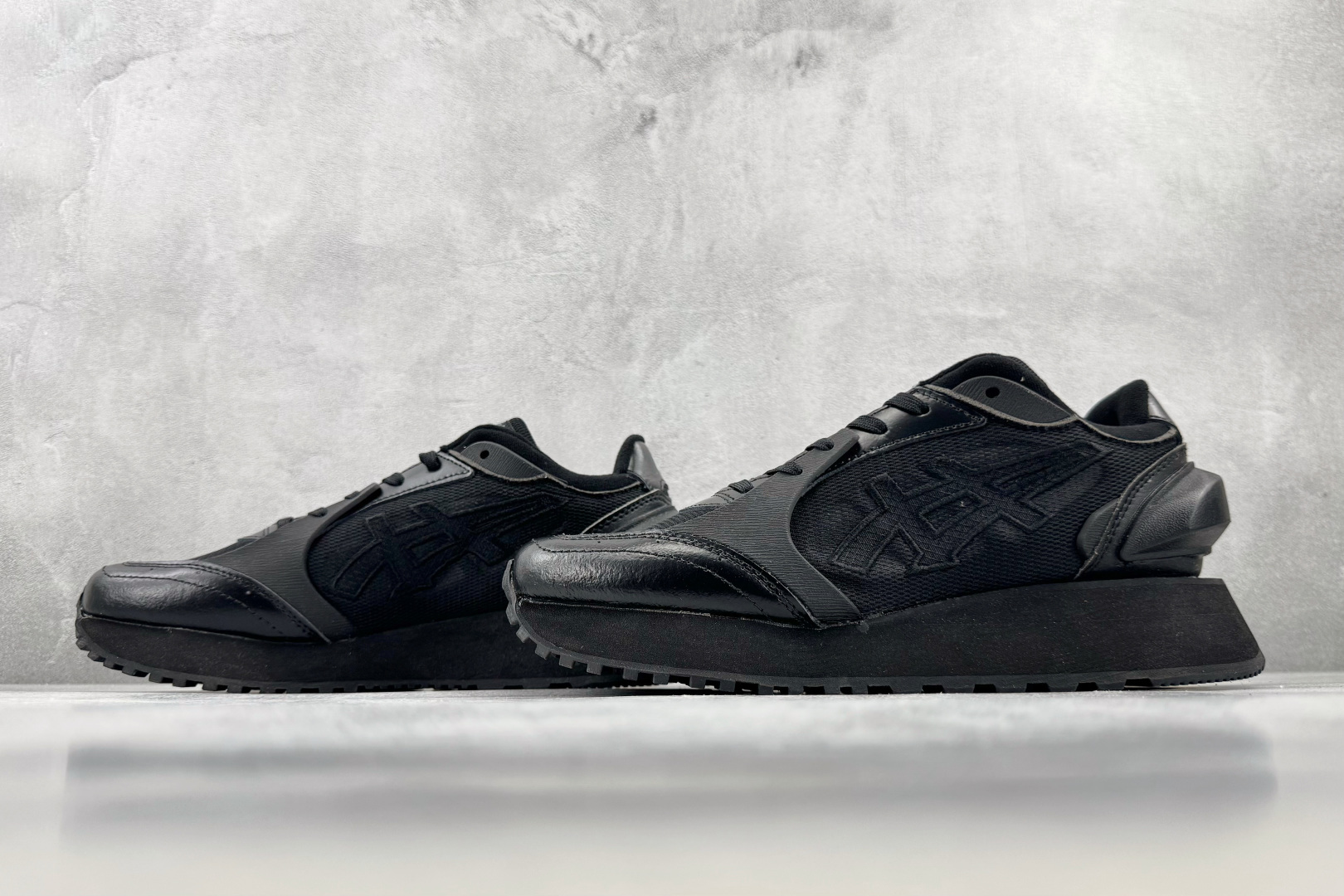 SC 渠道特供 Onitsuka Tiger鬼塚虎 MoageMoage Co 黑色 货号：1183C438-001 尺