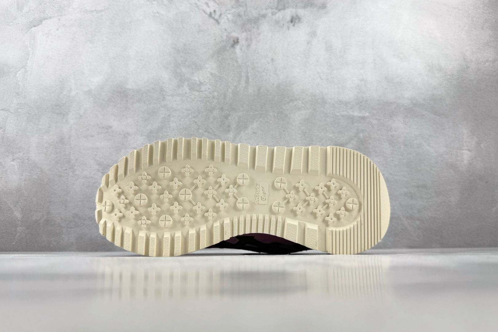SC 渠道特供 Onitsuka Tiger鬼塚虎 MoageMoage Co 火星红 货号：1183B555-100 