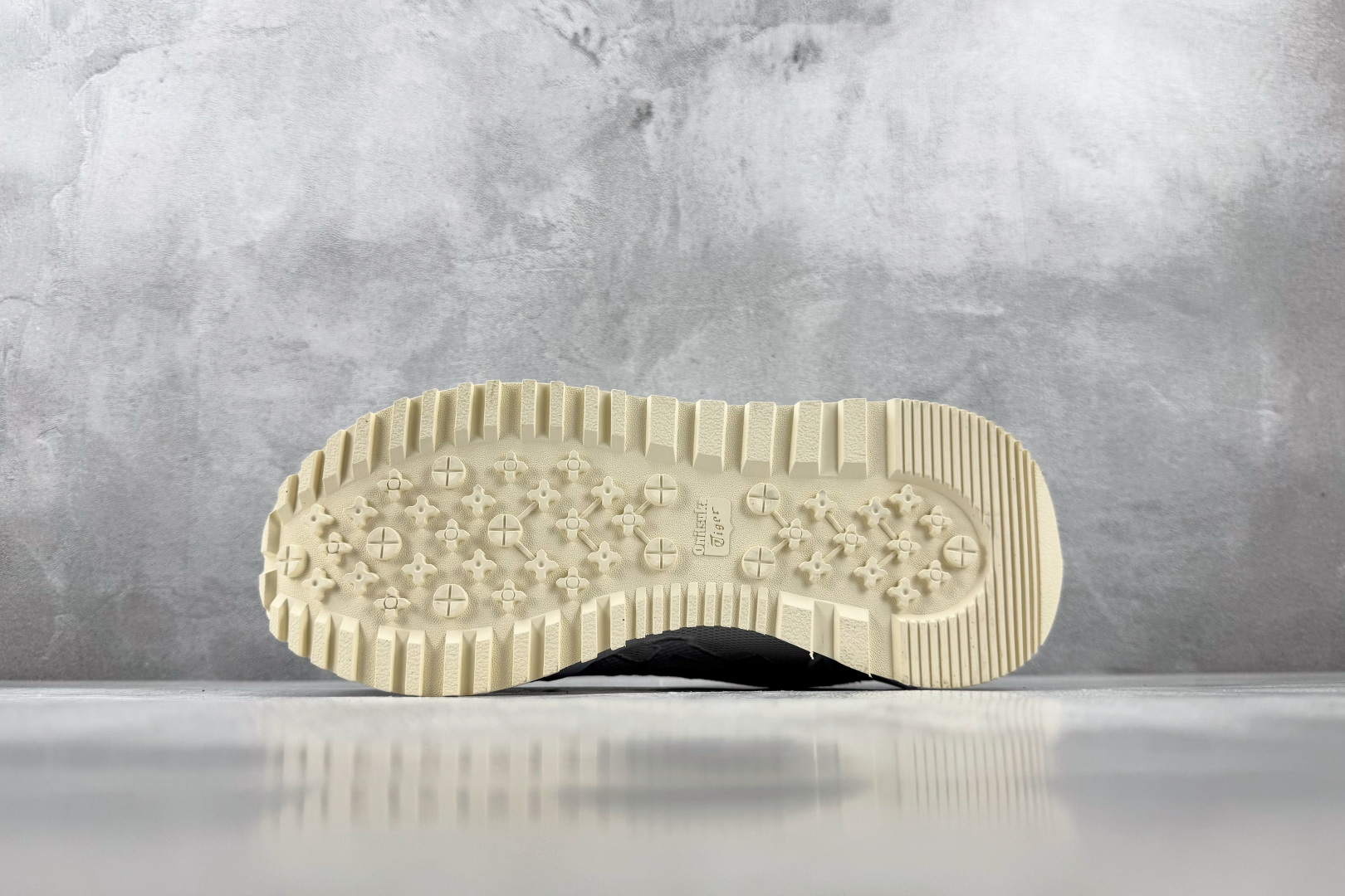 SC 渠道特供 Onitsuka Tiger鬼塚虎 MoageMoage Co 白色 货号:1183B555-102 尺 SC 渠道特供 Onitsuka Tiger鬼塚虎 MoageMoage Co 白色 货号:1183B555-102 尺