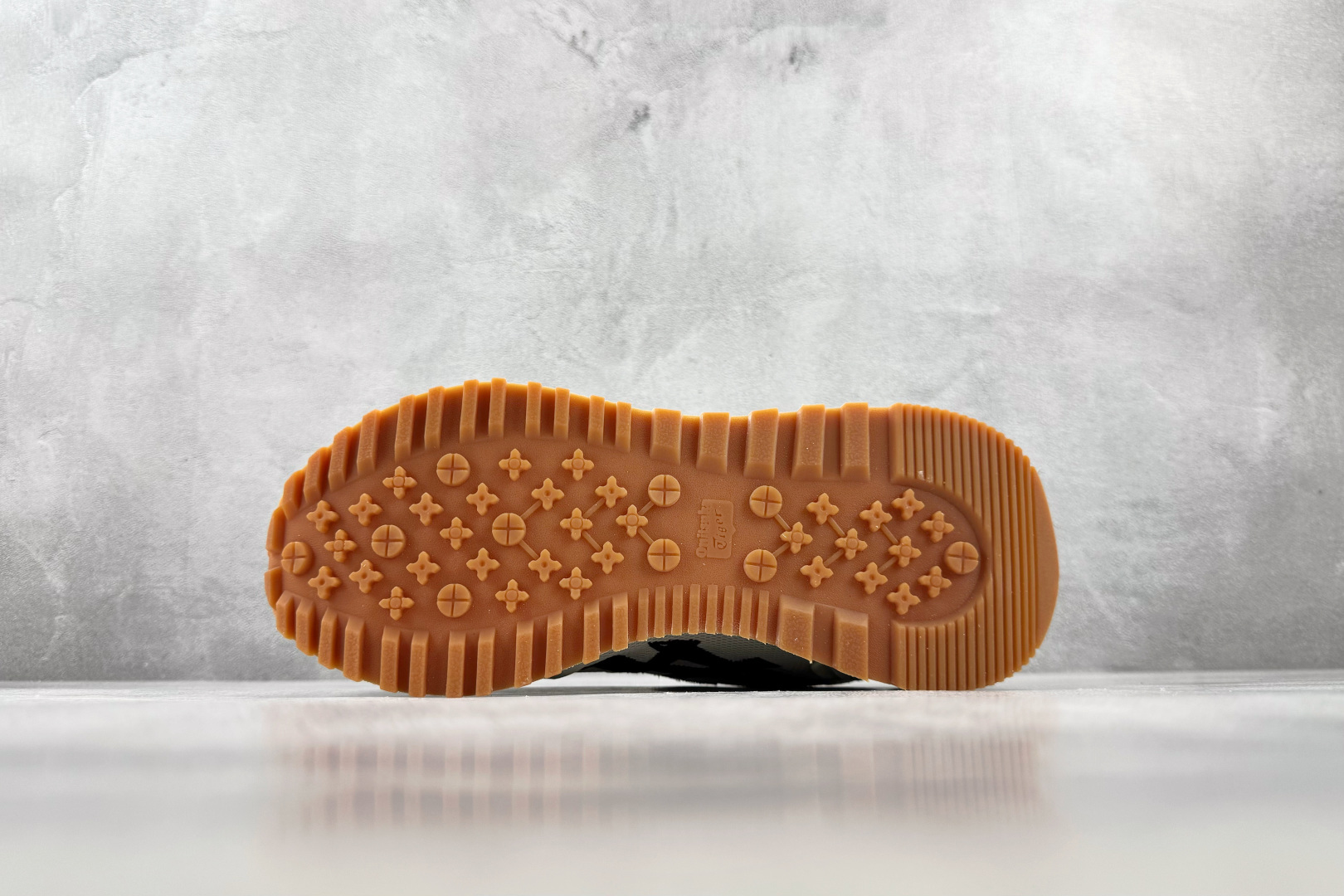SC 渠道特供 Onitsuka Tiger鬼塚虎 MoageMoage Co 米色 货号：1183B555-103 尺