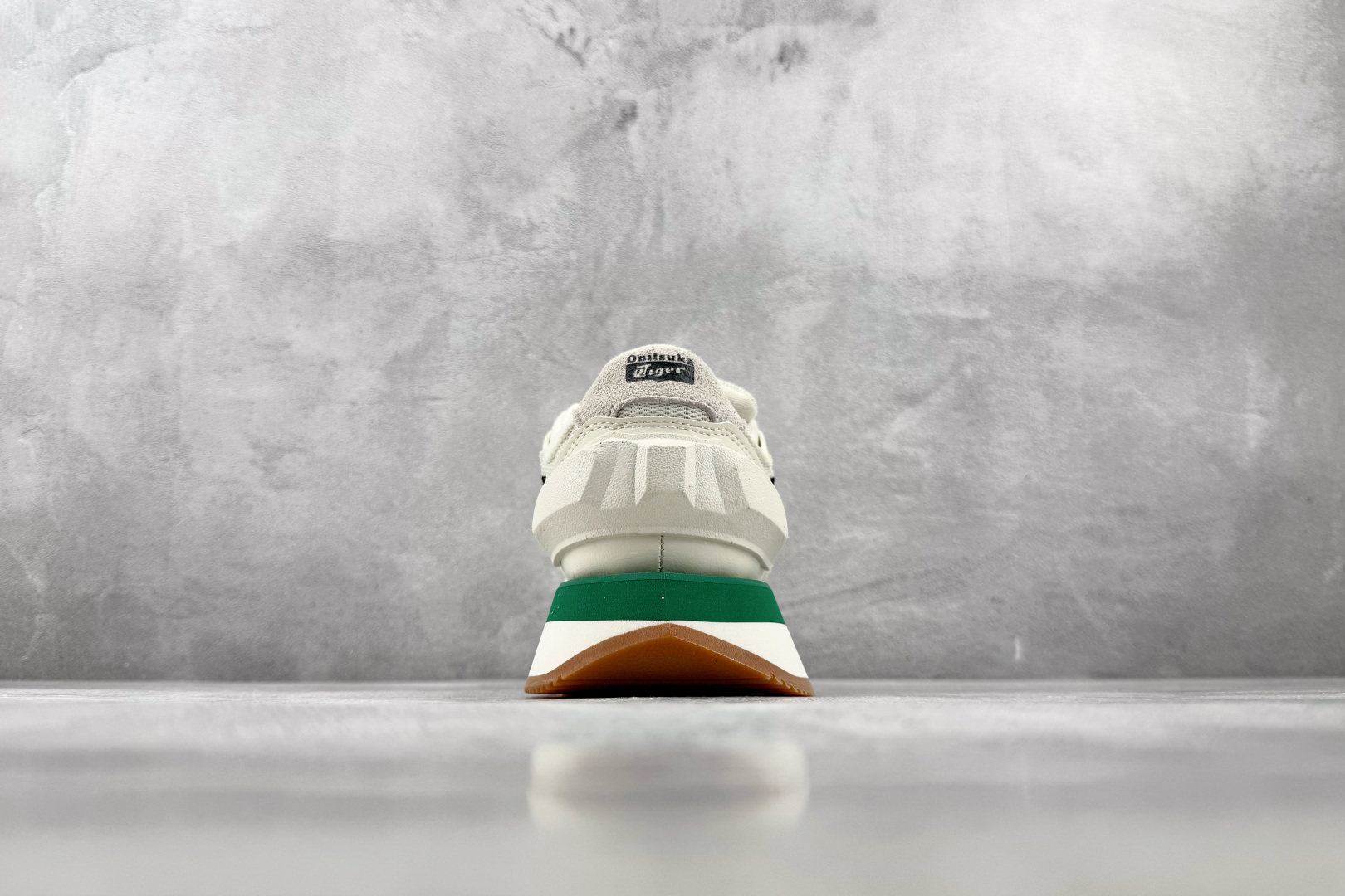 SC 渠道特供 Onitsuka Tiger鬼塚虎 MoageMoage Co 米色 货号：1183B555-103 尺