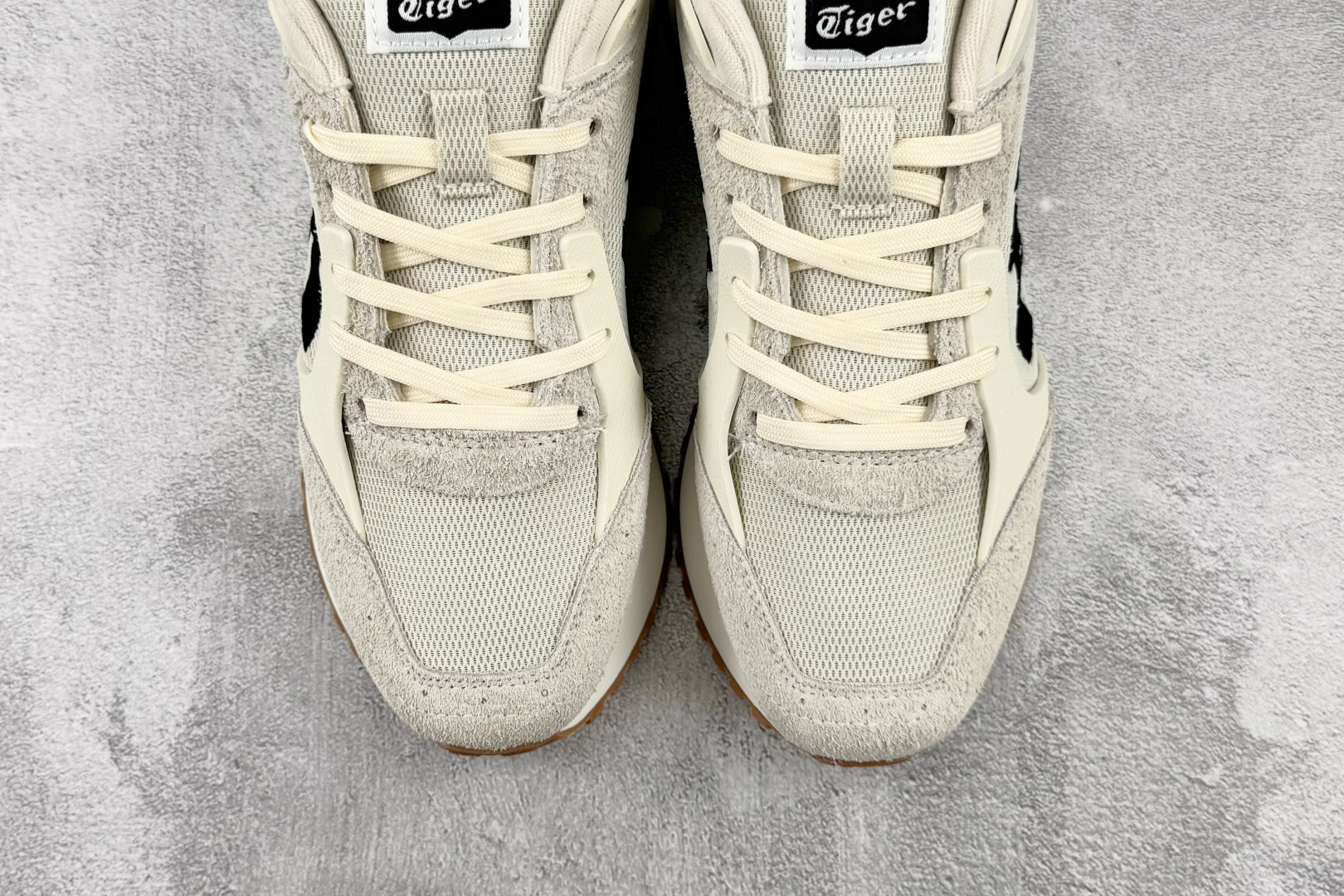 SC 渠道特供 Onitsuka Tiger鬼塚虎 MoageMoage Co 米色 货号：1183B555-103 尺