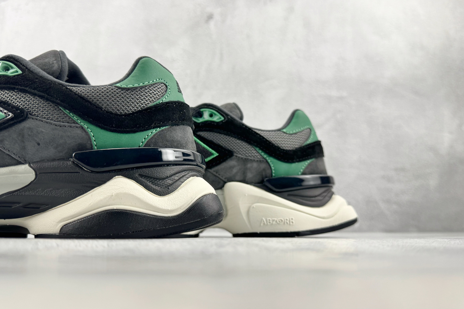 C 版 大厂出品 New Balance NB 9060 黑绿 货号：UQ 尺码：36 36.5 37 38.5 39 