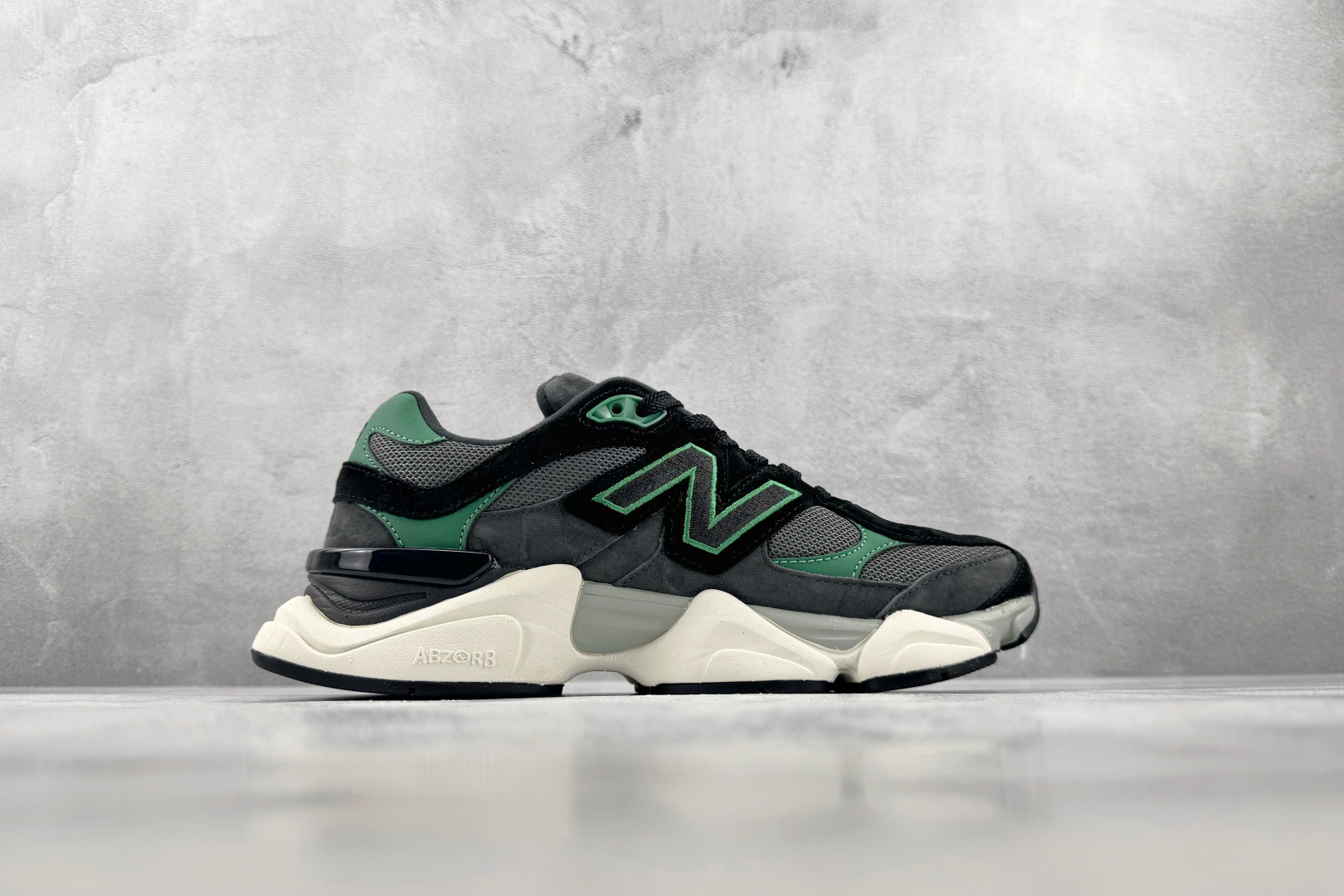 C 版 大厂出品 New Balance NB 9060 黑绿 货号：UQ 尺码：36 36.5 37 38.5 39 